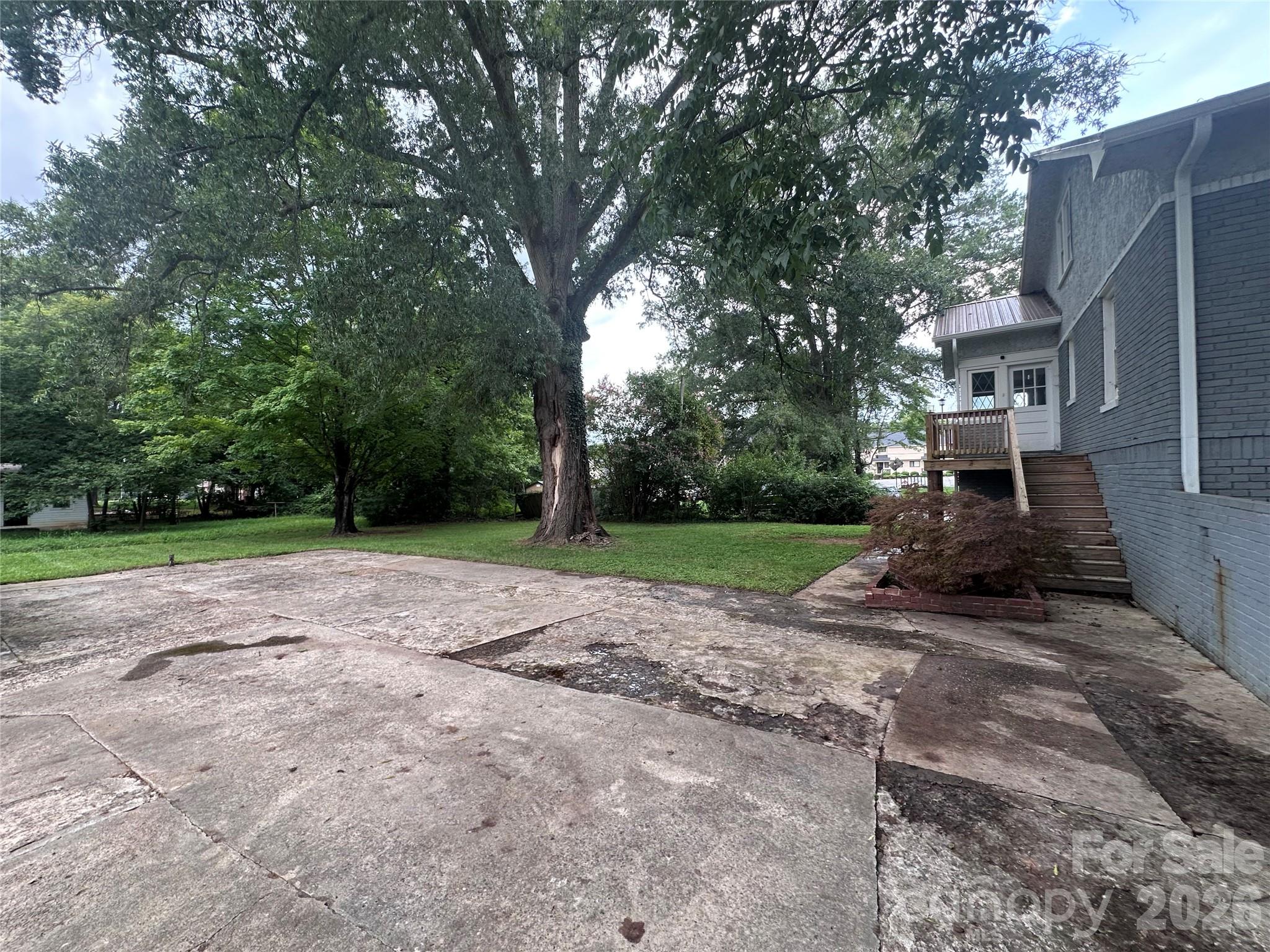 2709 N Main Avenue Property Photo 7