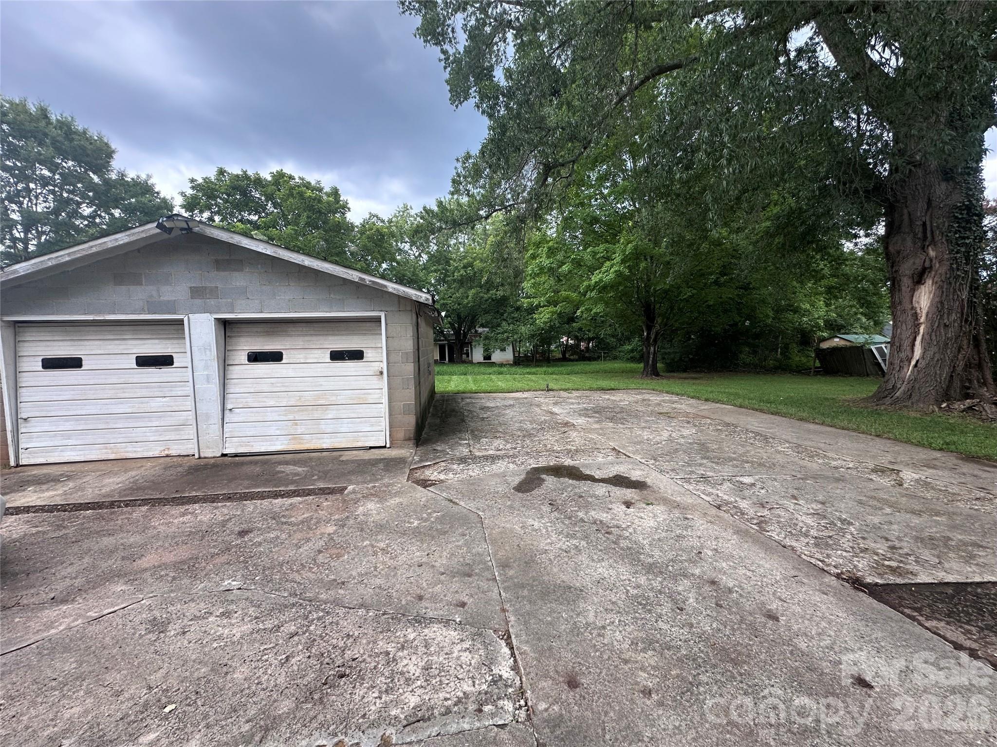 2709 N Main Avenue Property Photo 9