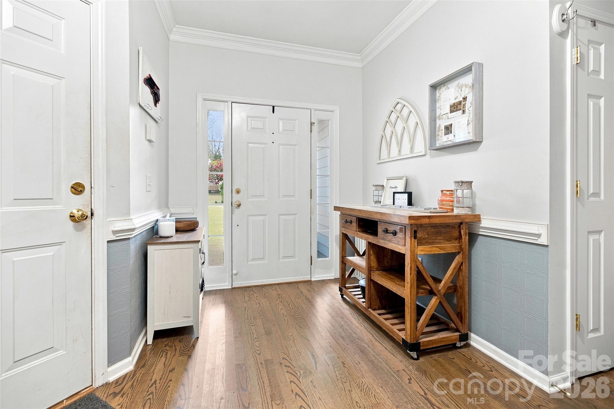439 Glencrest Drive Property Photo 6