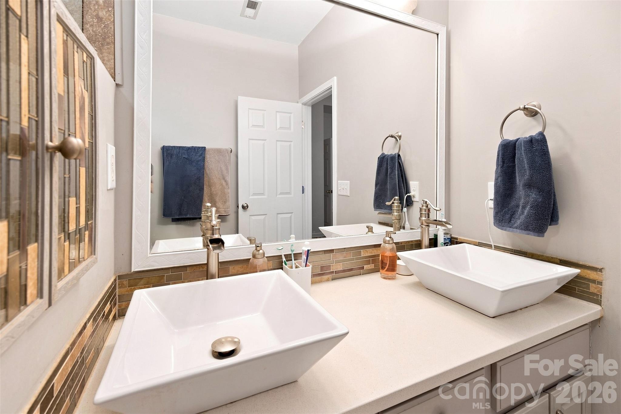 439 Glencrest Drive Property Photo 24