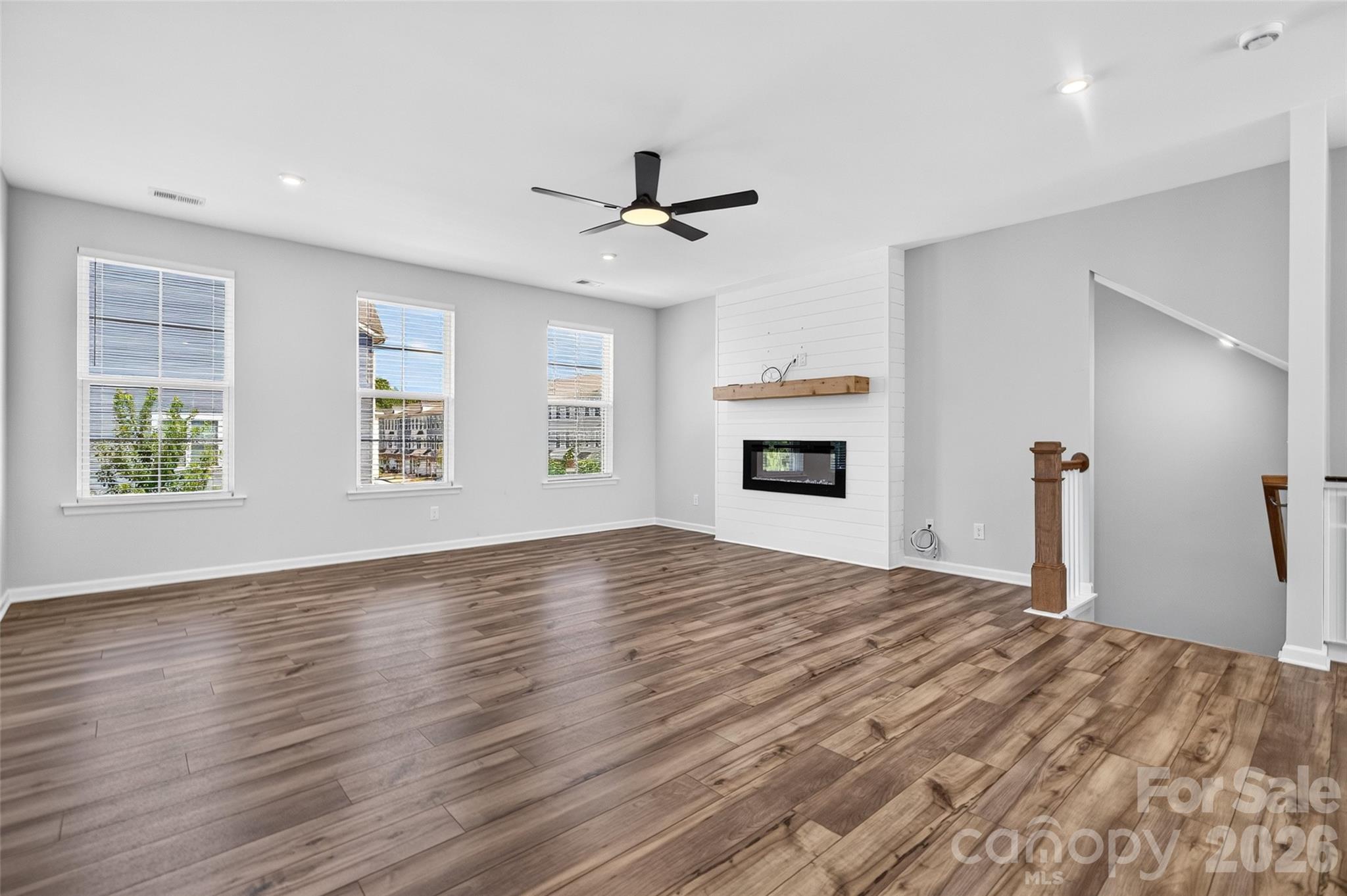6981 Waterstone Drive Property Photo 8