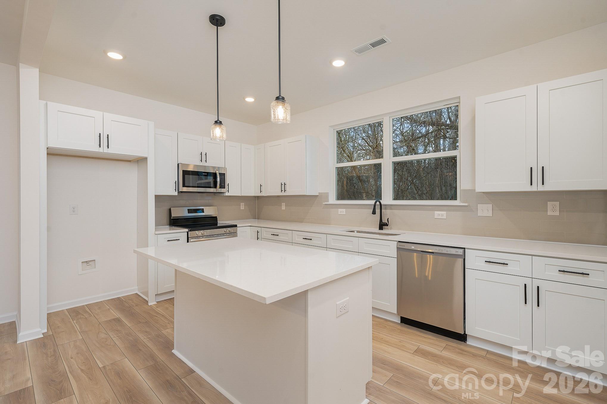2017 Bishop Madison Lane 7 Property Photo 8