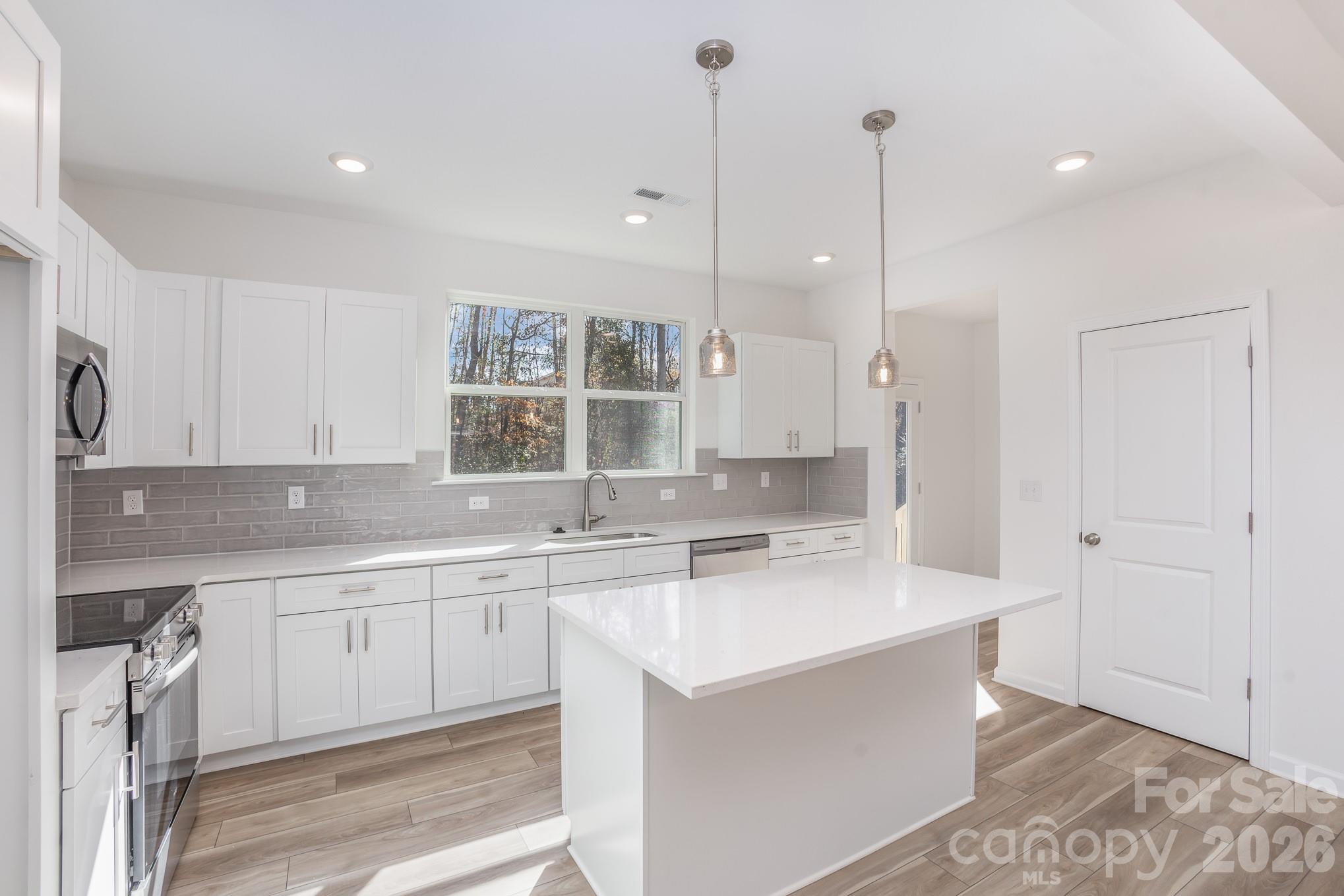 2017 Bishop Madison Lane 7 Property Photo 9