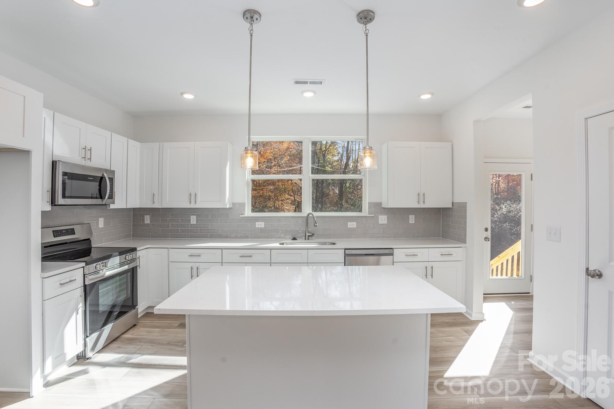 2017 Bishop Madison Lane 7 Property Photo 12