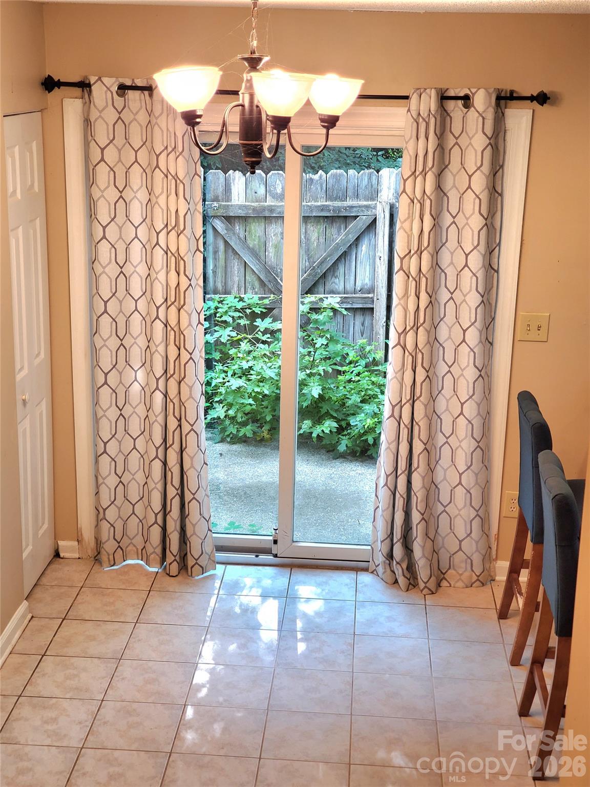 3840 Mosscroft Lane Property Photo 4