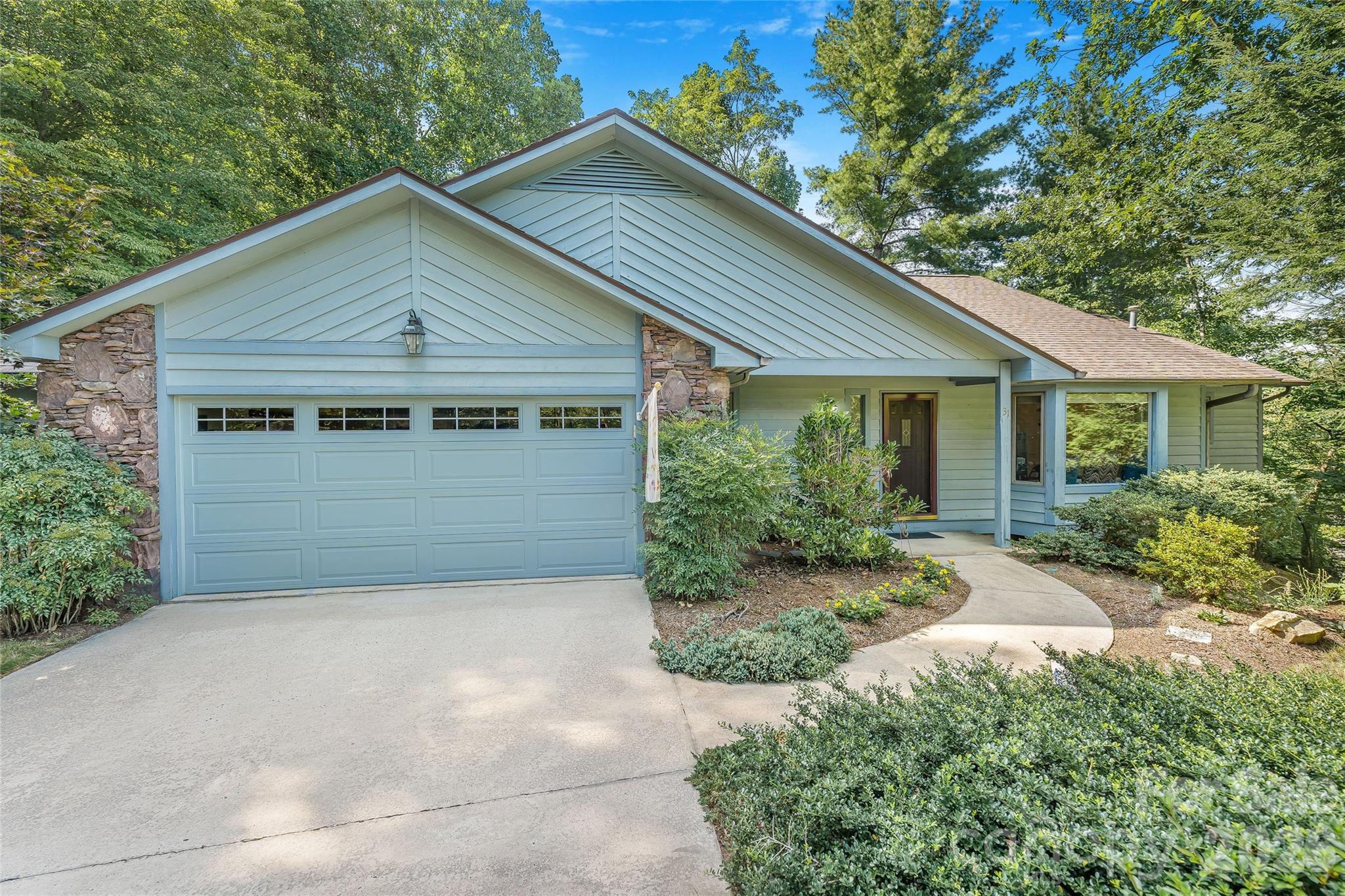 31 Hillcreek Drive Property Photo 1