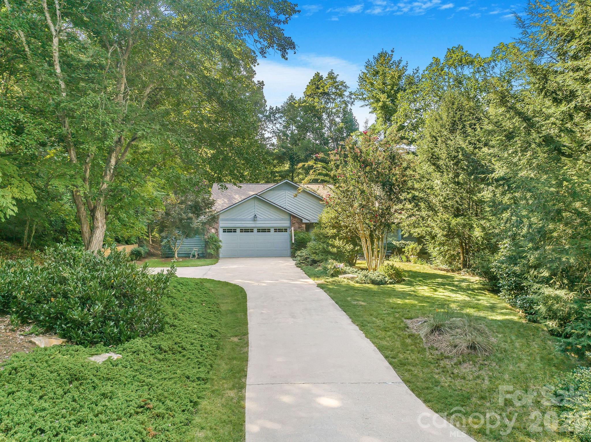 31 Hillcreek Drive Property Photo 3