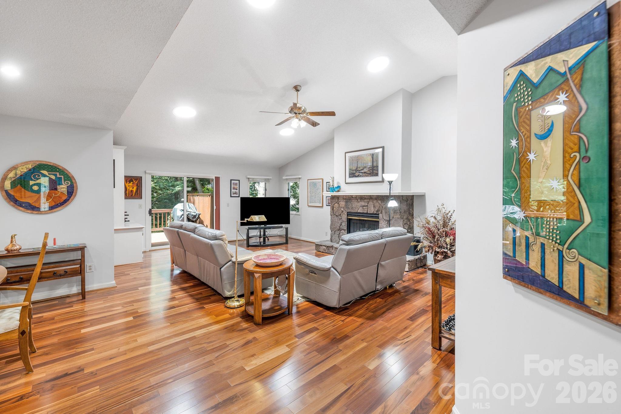 31 Hillcreek Drive Property Photo 6
