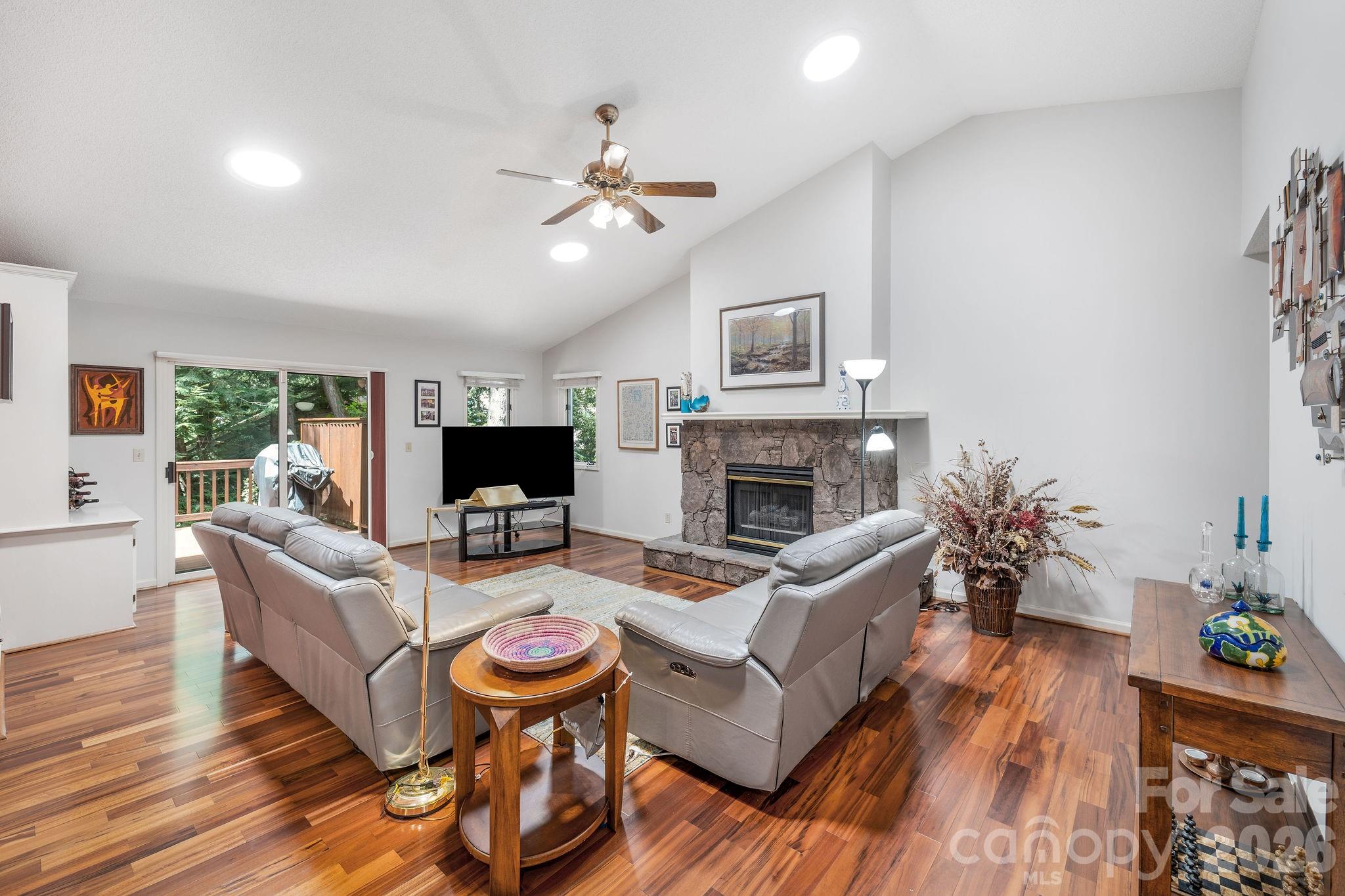 31 Hillcreek Drive Property Photo 7
