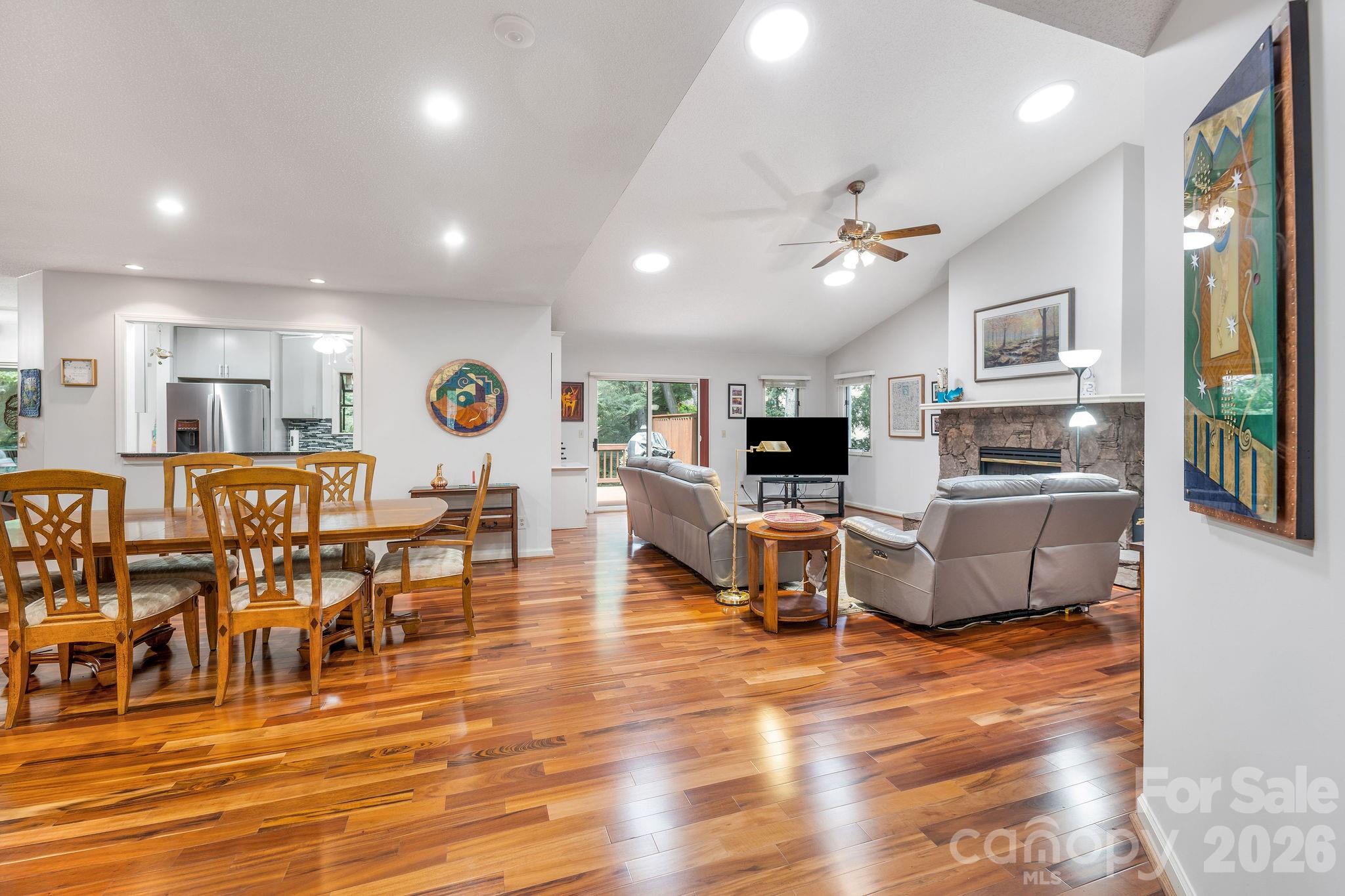 31 Hillcreek Drive Property Photo 8