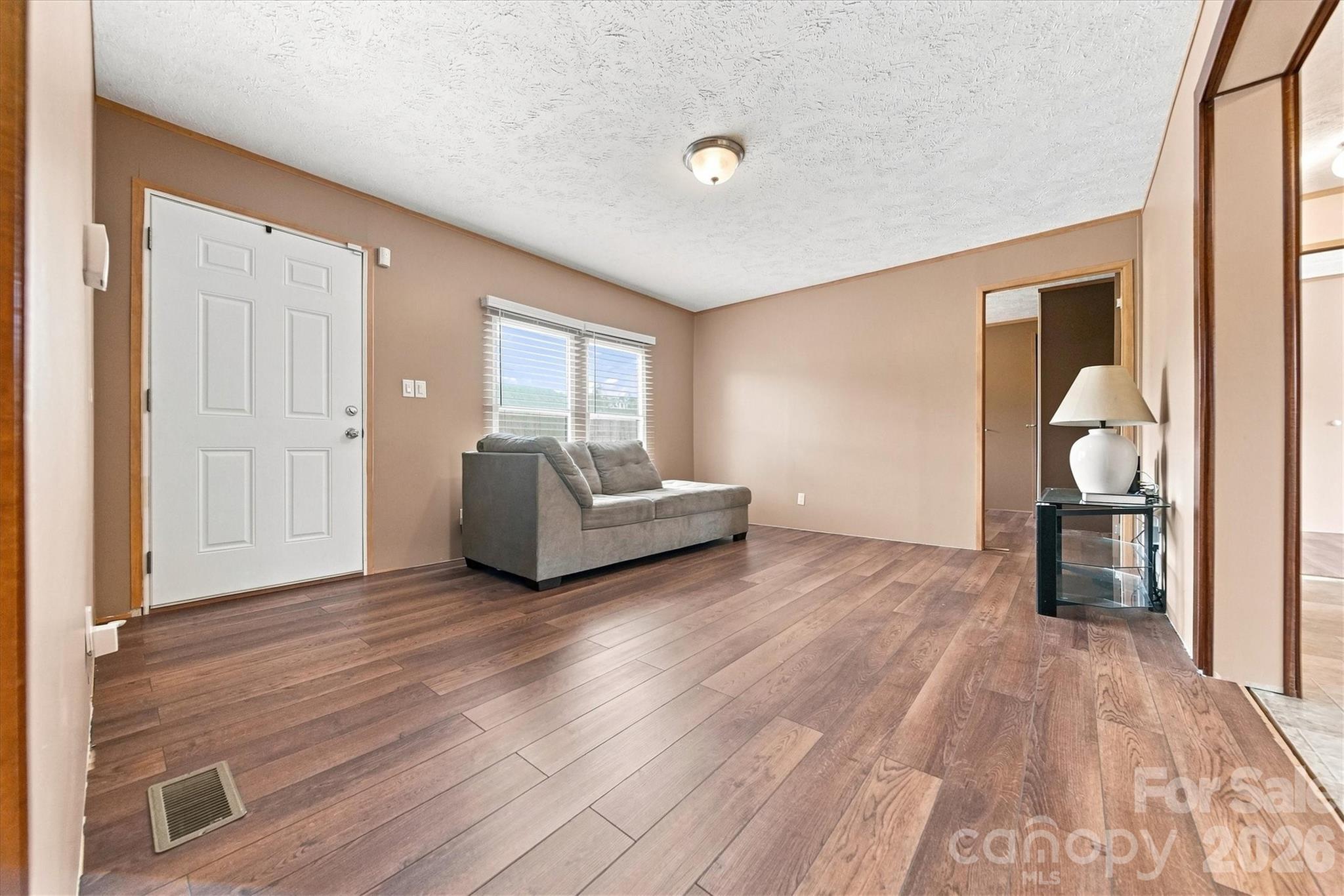 8660 Hollywood Drive Property Photo 4
