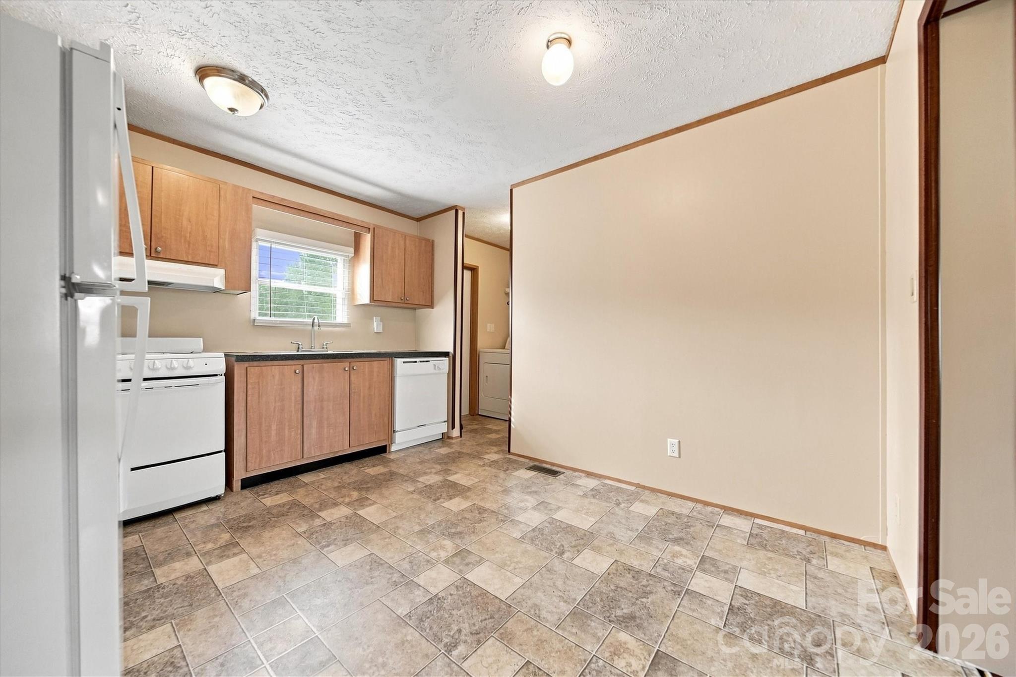 8660 Hollywood Drive Property Photo 11