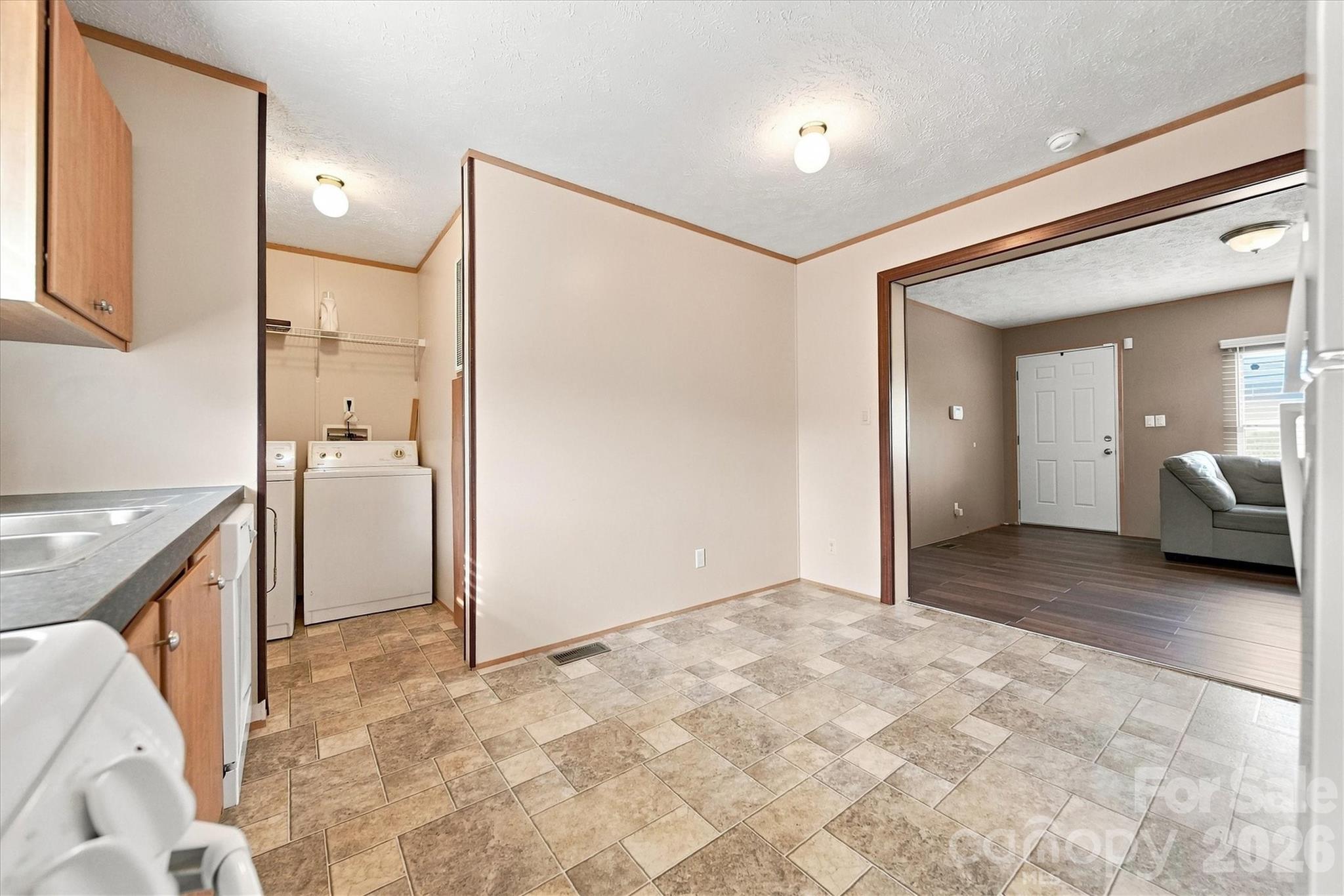8660 Hollywood Drive Property Photo 13