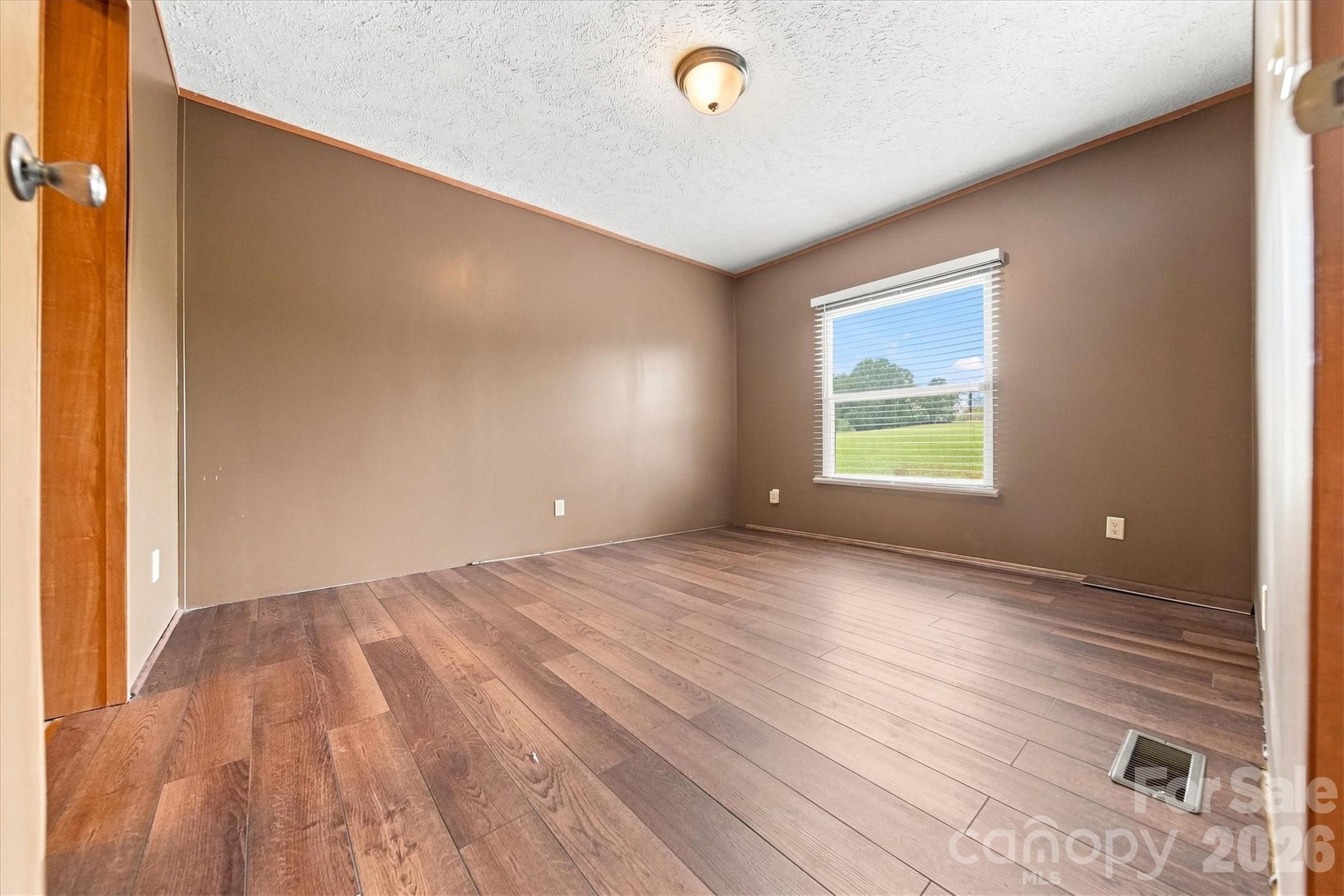 8660 Hollywood Drive Property Photo 14