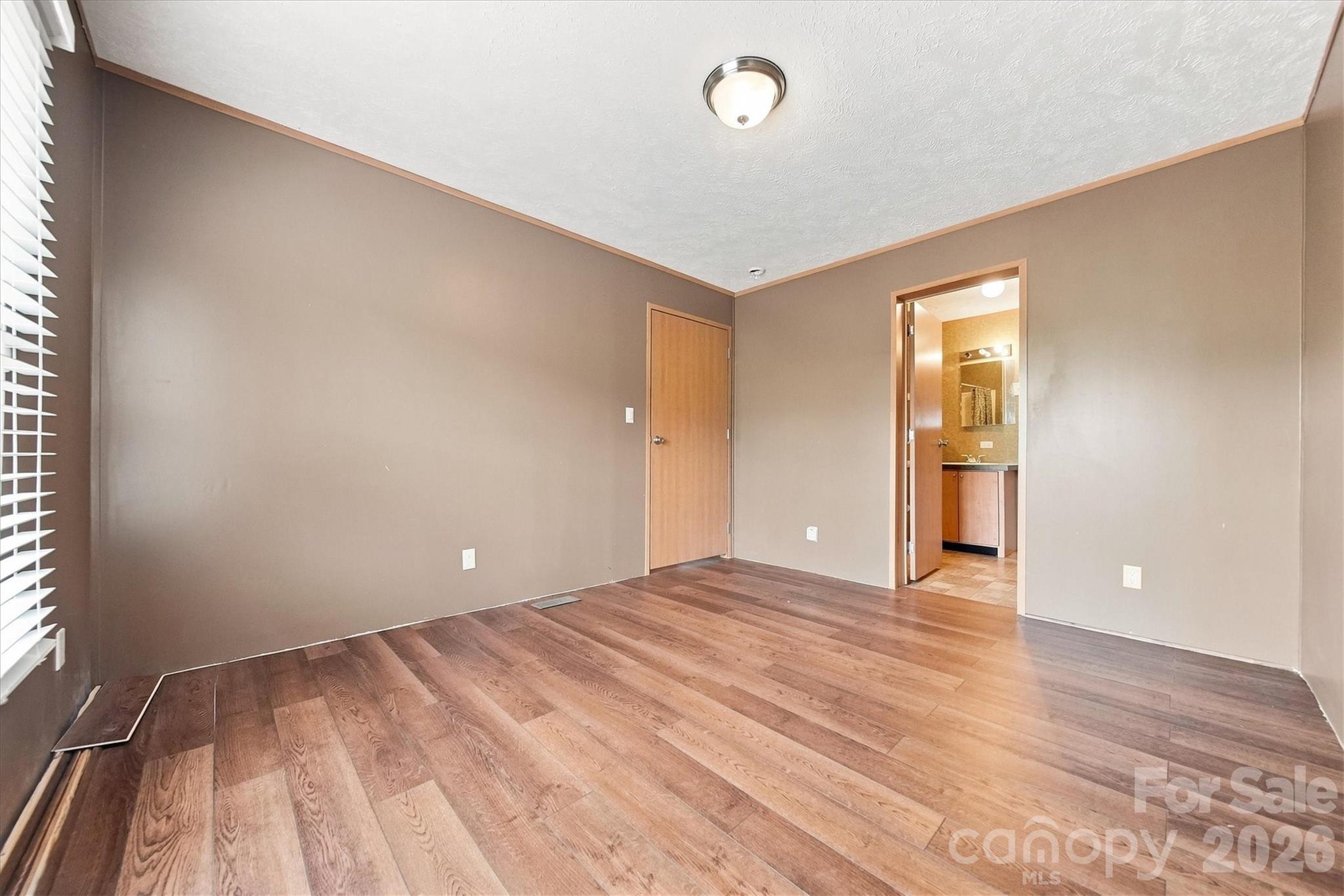 8660 Hollywood Drive Property Photo 16