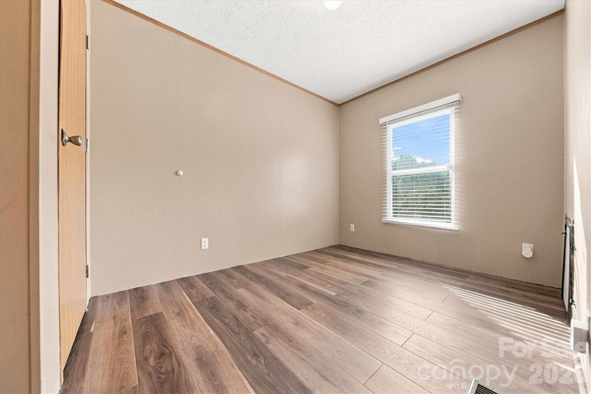 8660 Hollywood Drive Property Photo 19