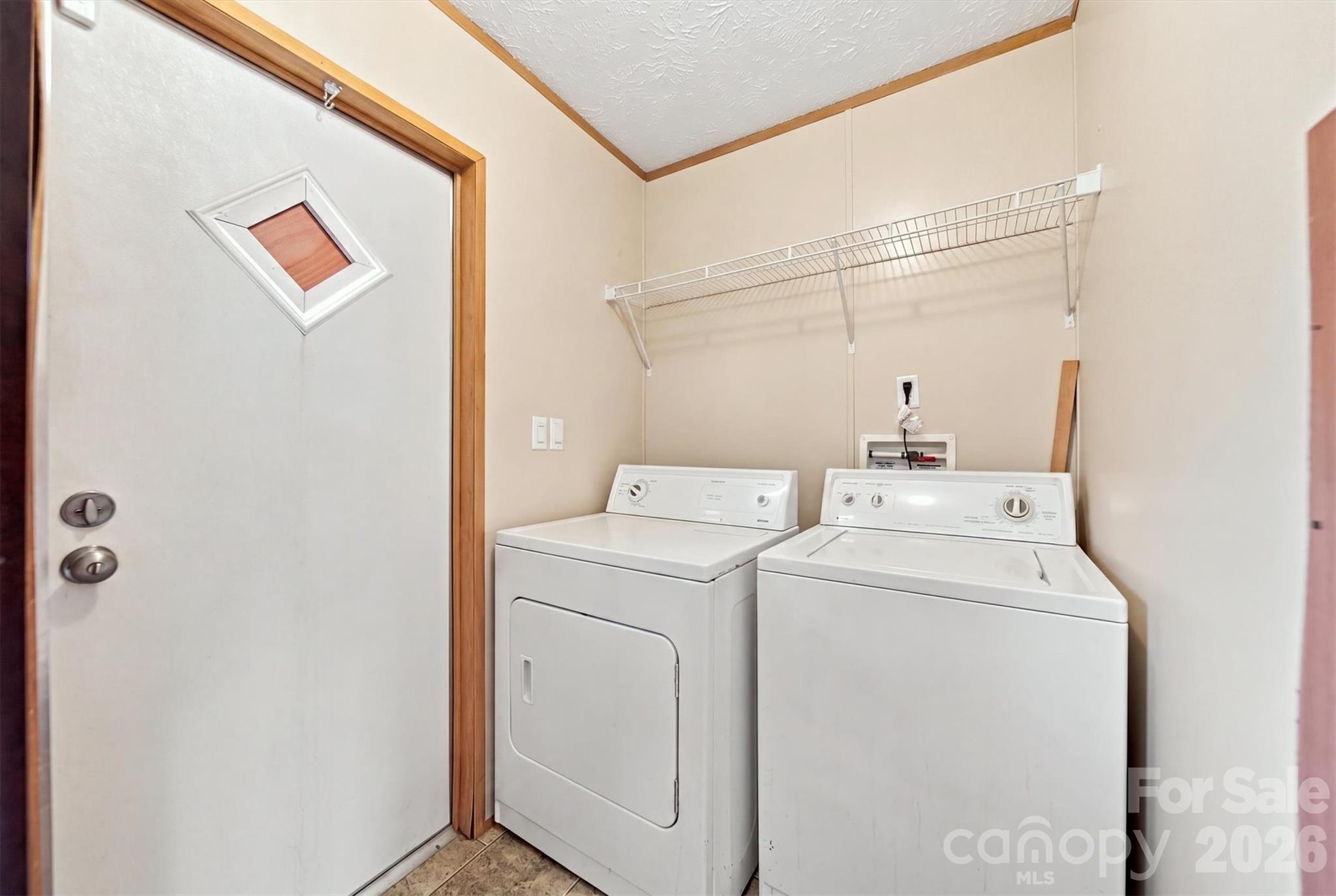 8660 Hollywood Drive Property Photo 22