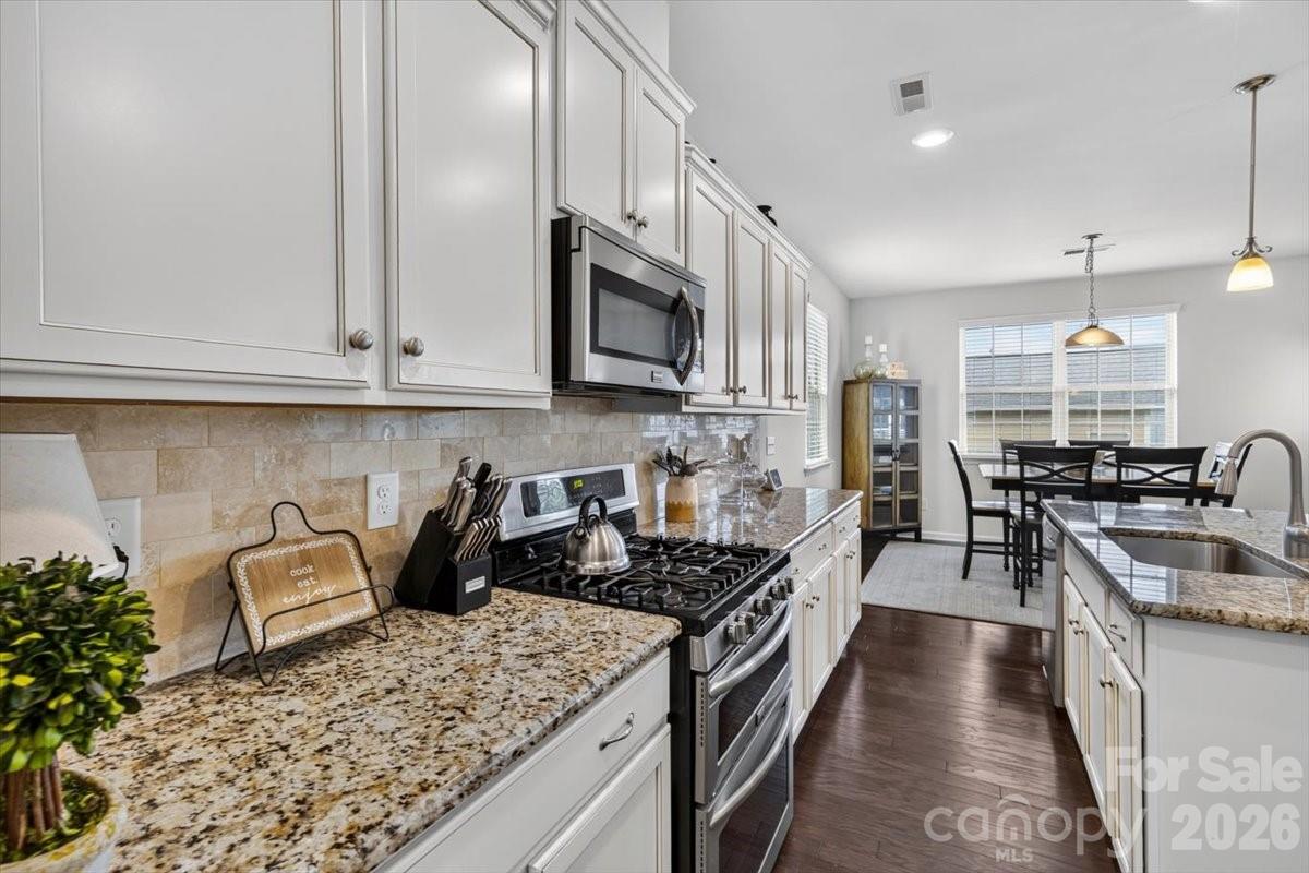 1052 Delridge Street 985 Property Photo 15