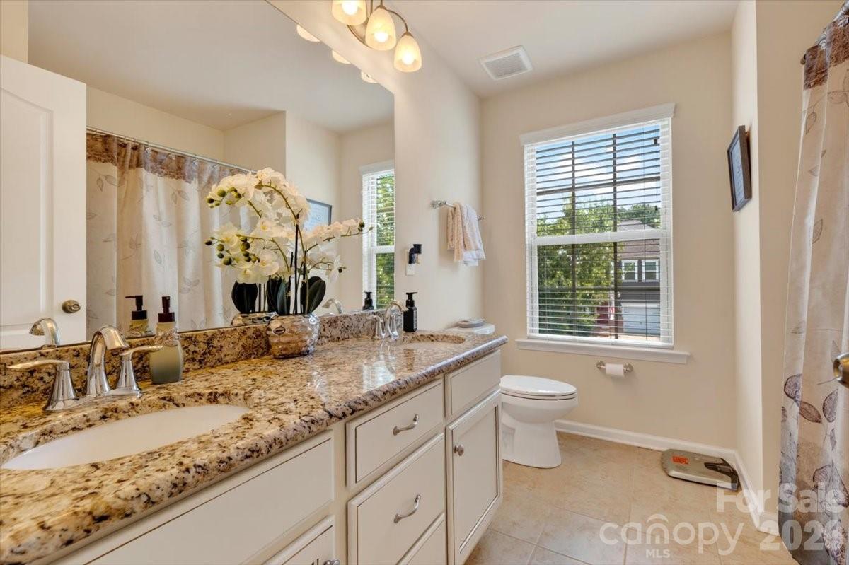 1052 Delridge Street 985 Property Photo 24