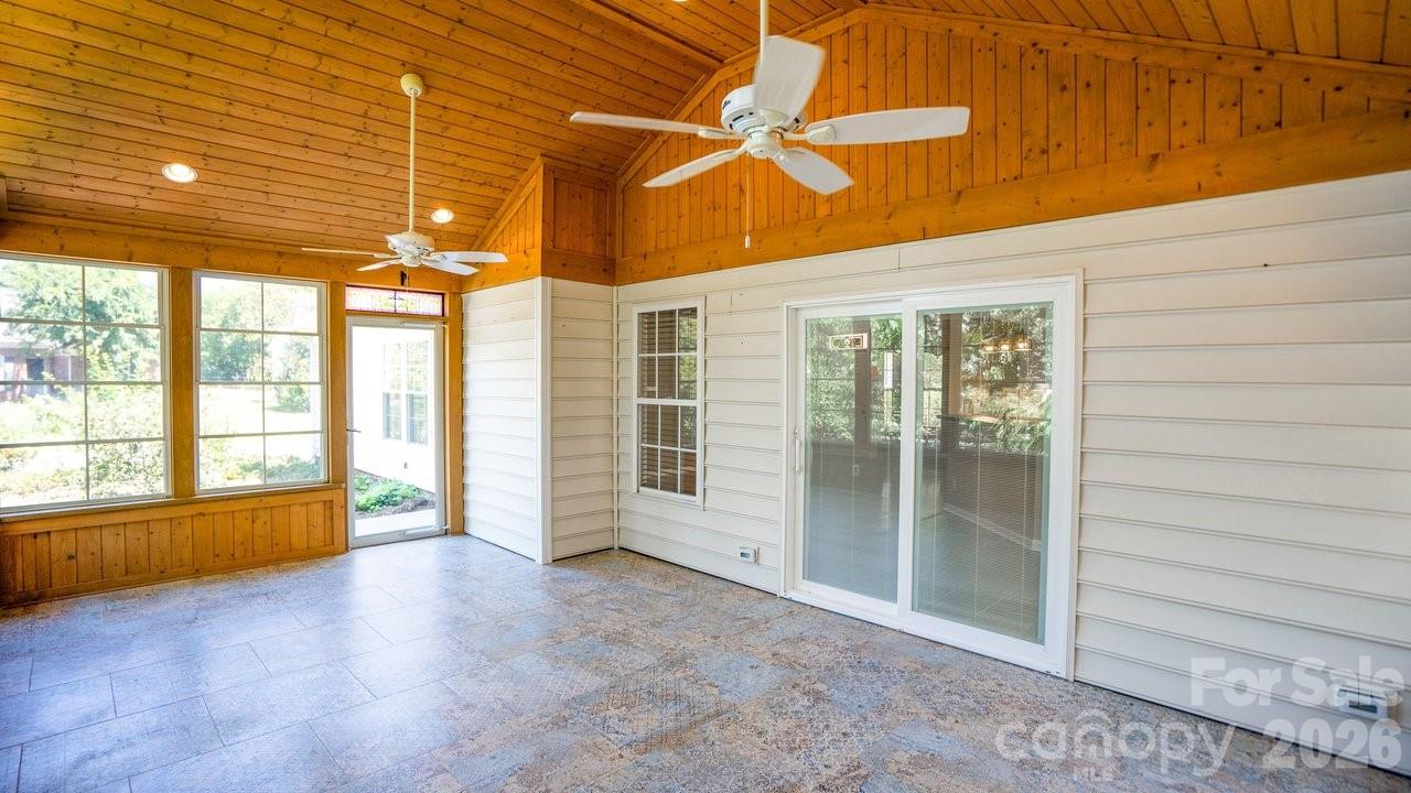 11320 Hunters Landing Drive Property Photo 4