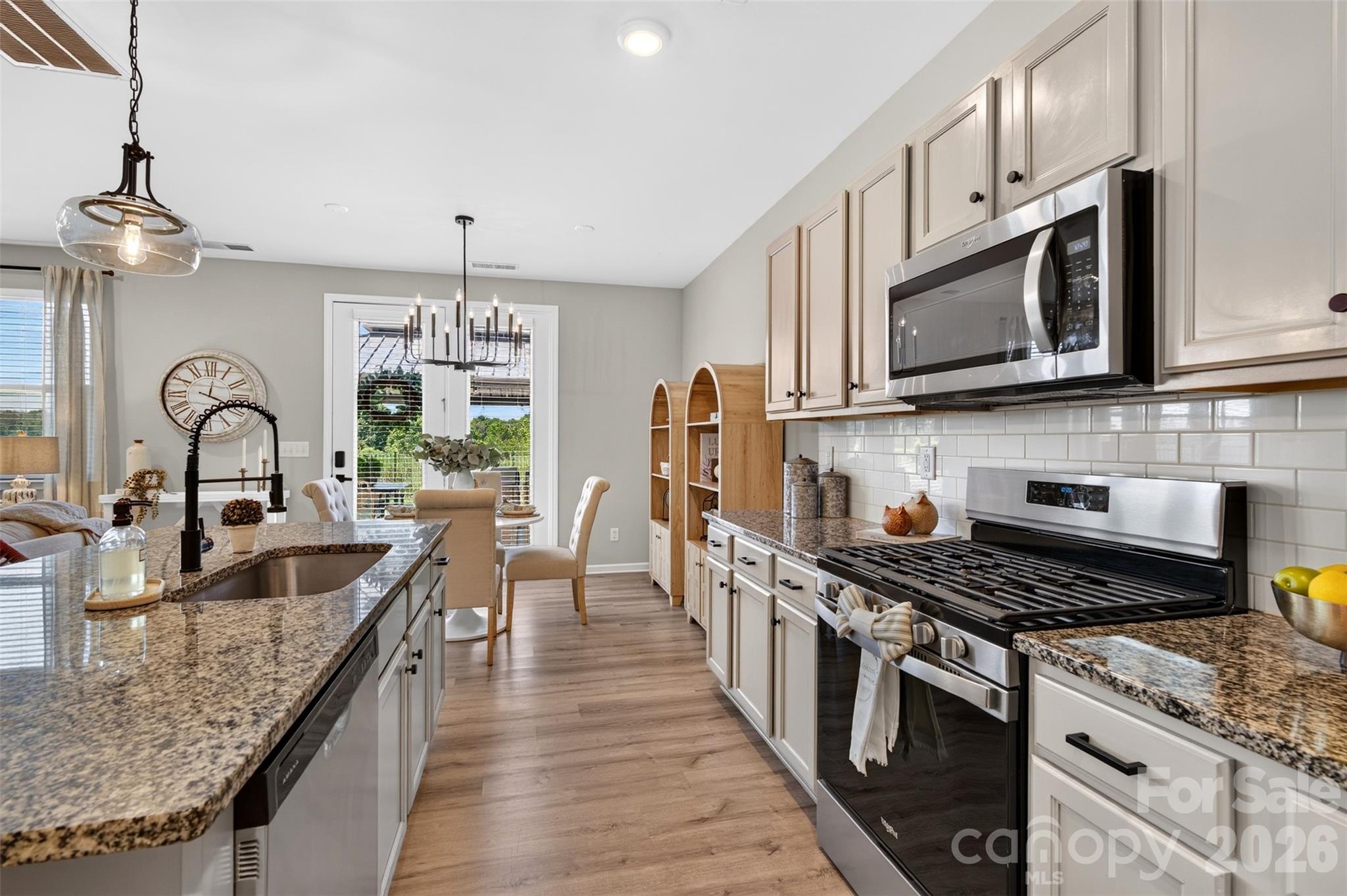 3033 Eastcott Avenue Property Photo 4