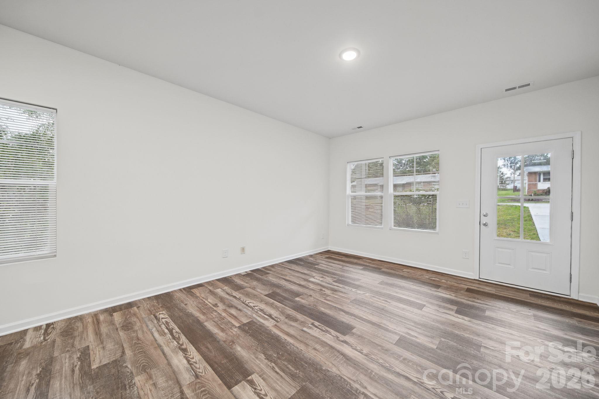 518 3rd Street Property Photo 4