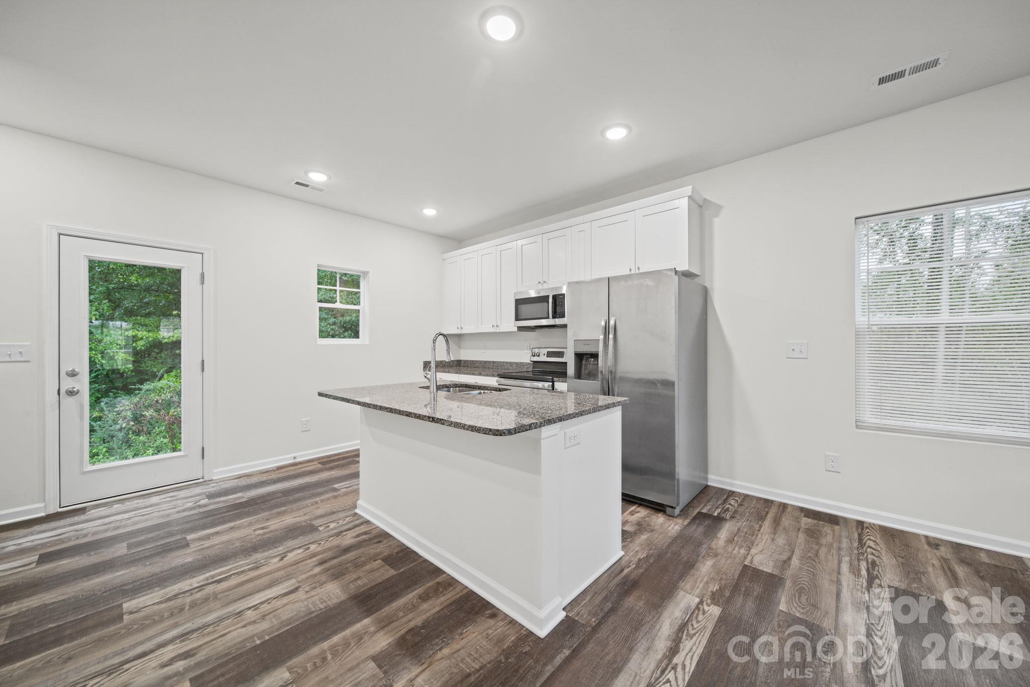 518 3rd Street Property Photo 8