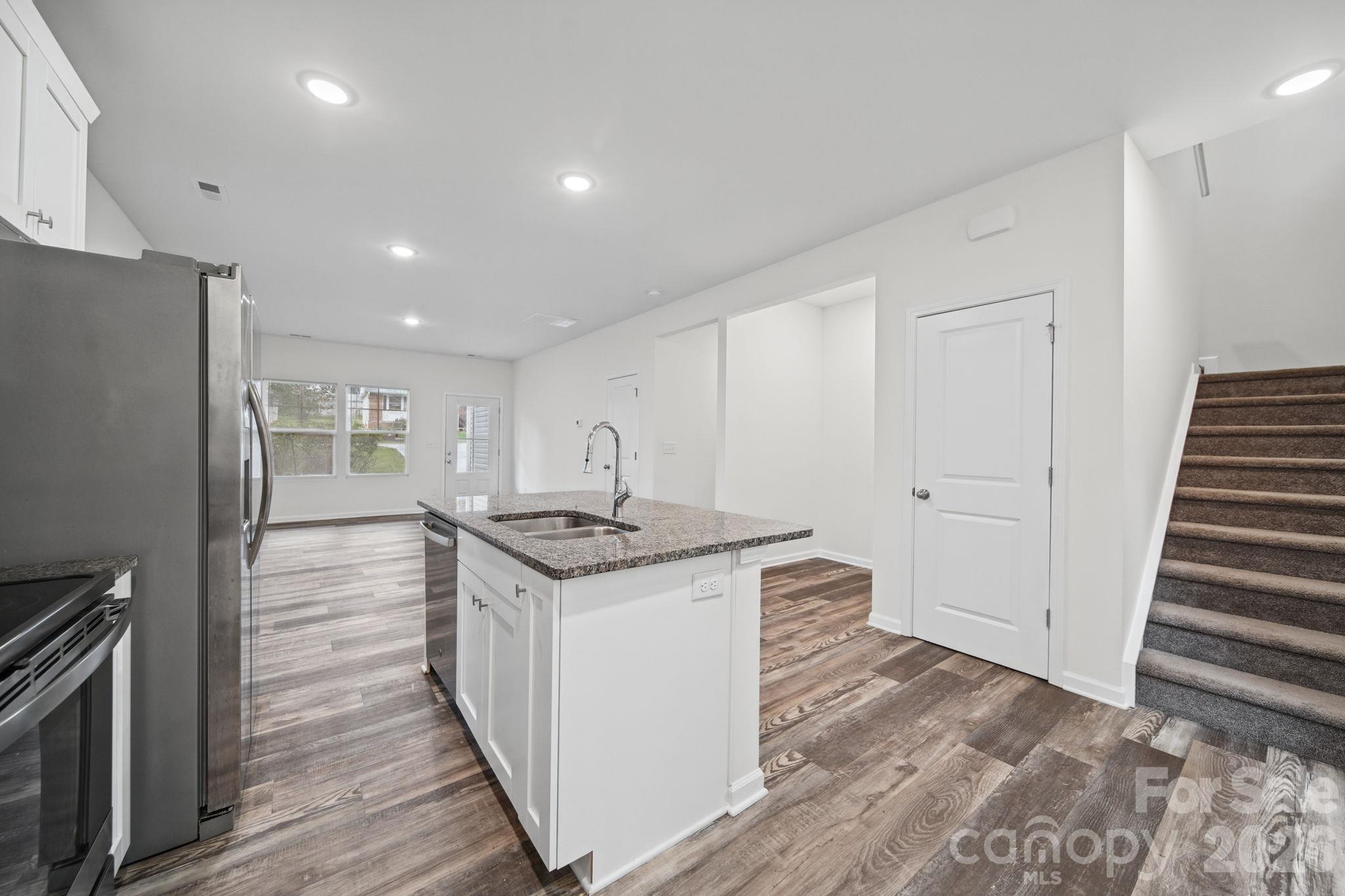 518 3rd Street Property Photo 11