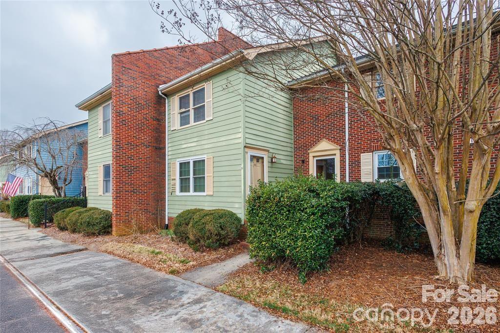 1300 Larchmont Place 810 Property Photo 1