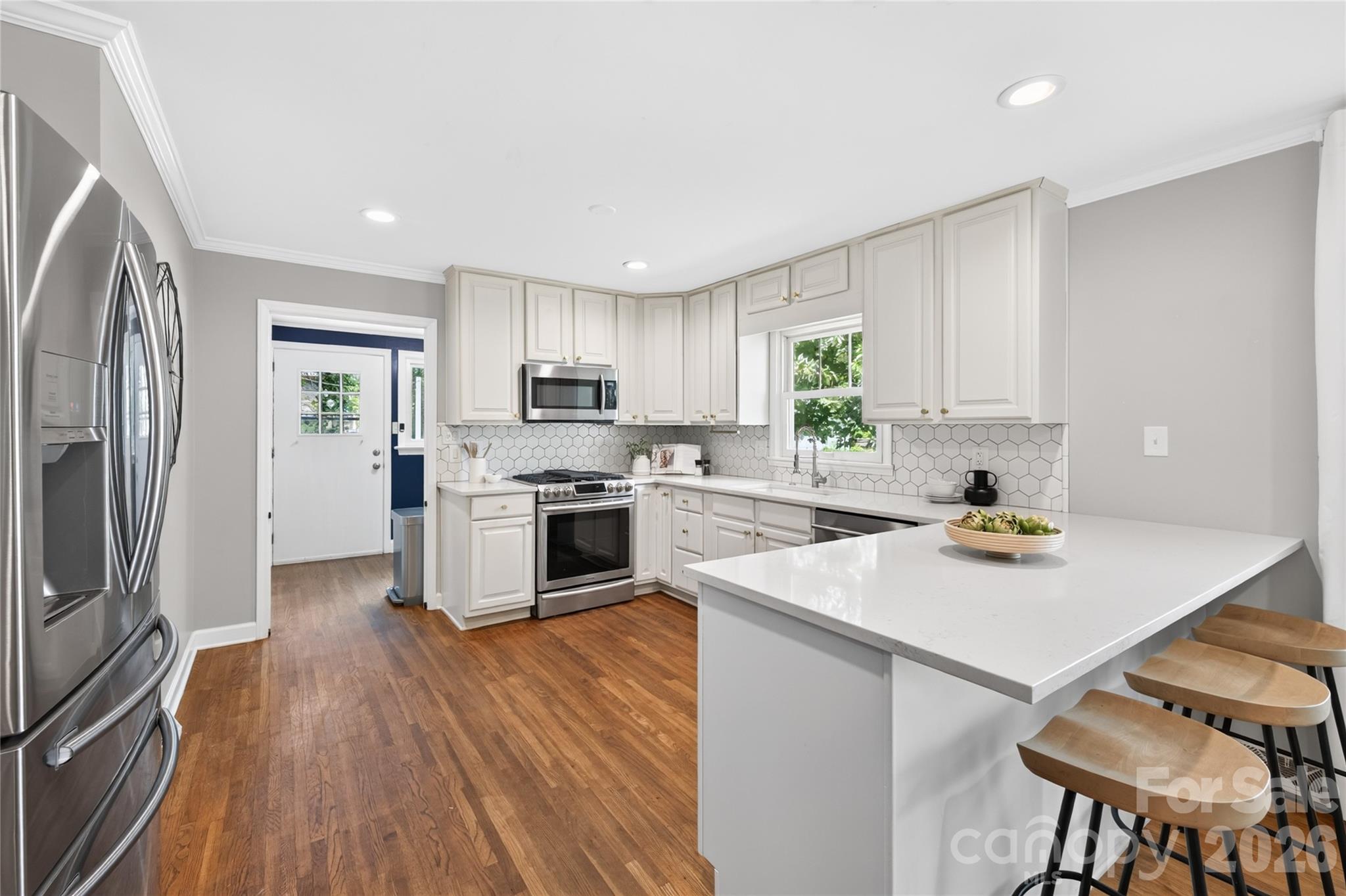 1911 Club Road Property Photo 8