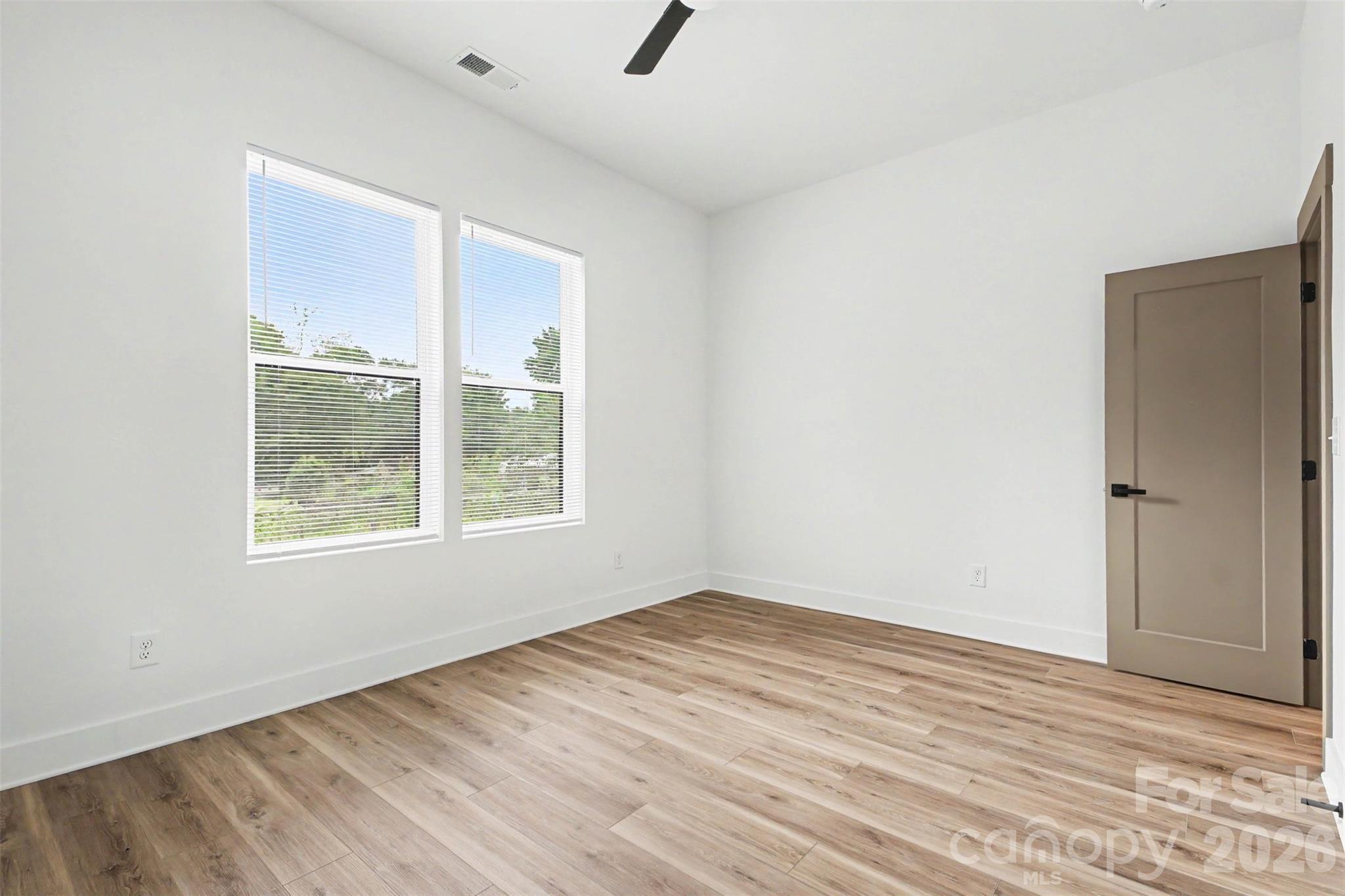 504 E 24th Street Property Photo 22