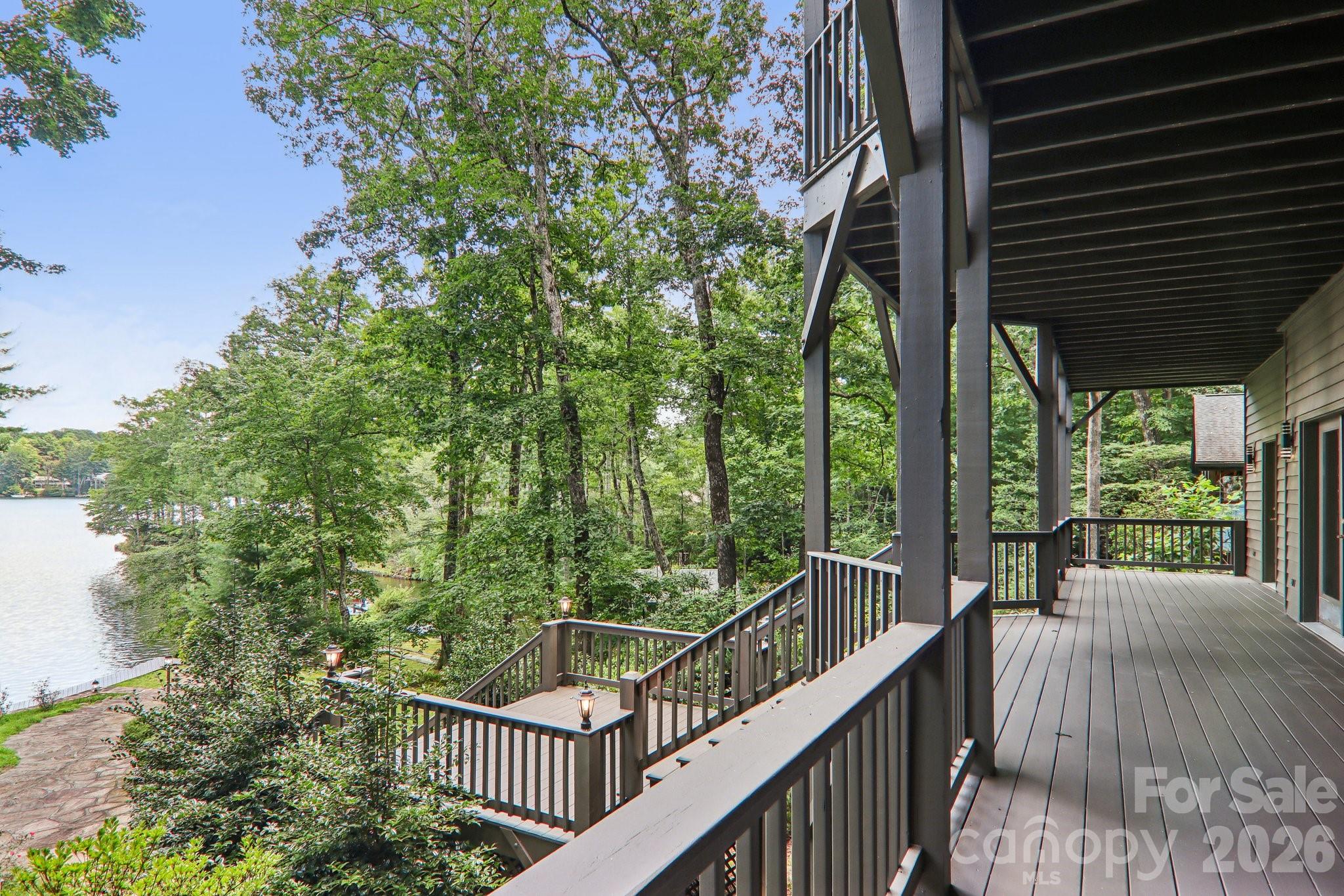596 W Club Boulevard Property Photo 9