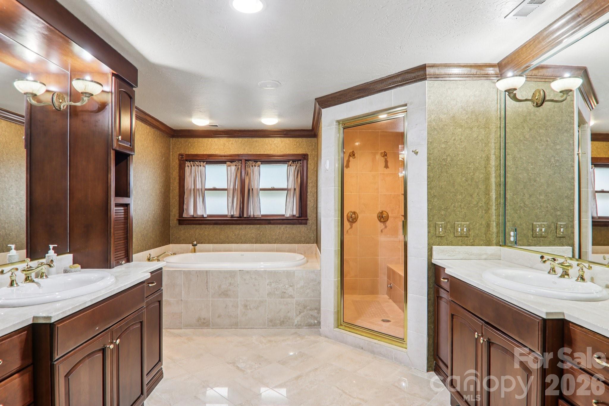 596 W Club Boulevard Property Photo 26