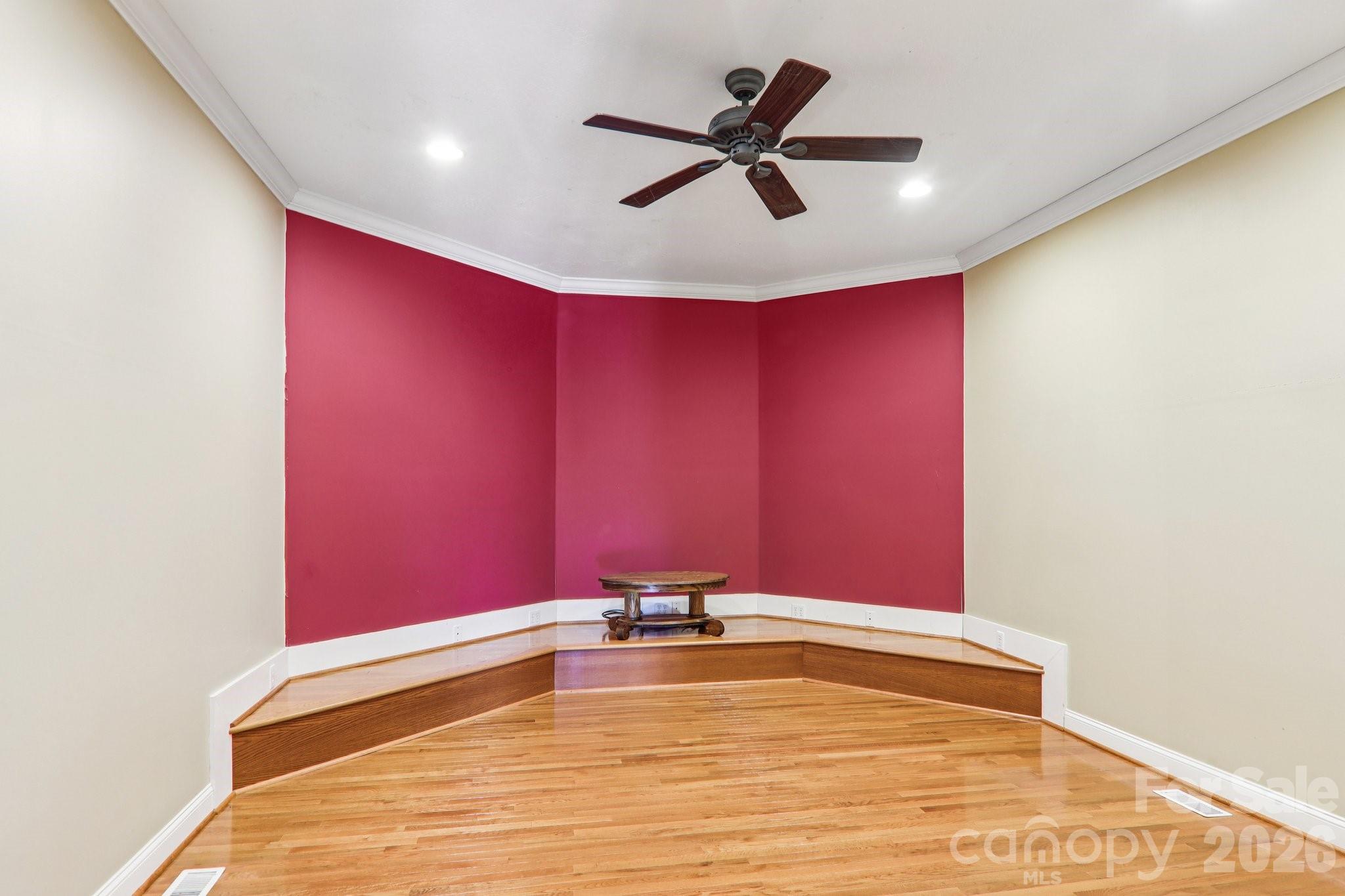 596 W Club Boulevard Property Photo 33