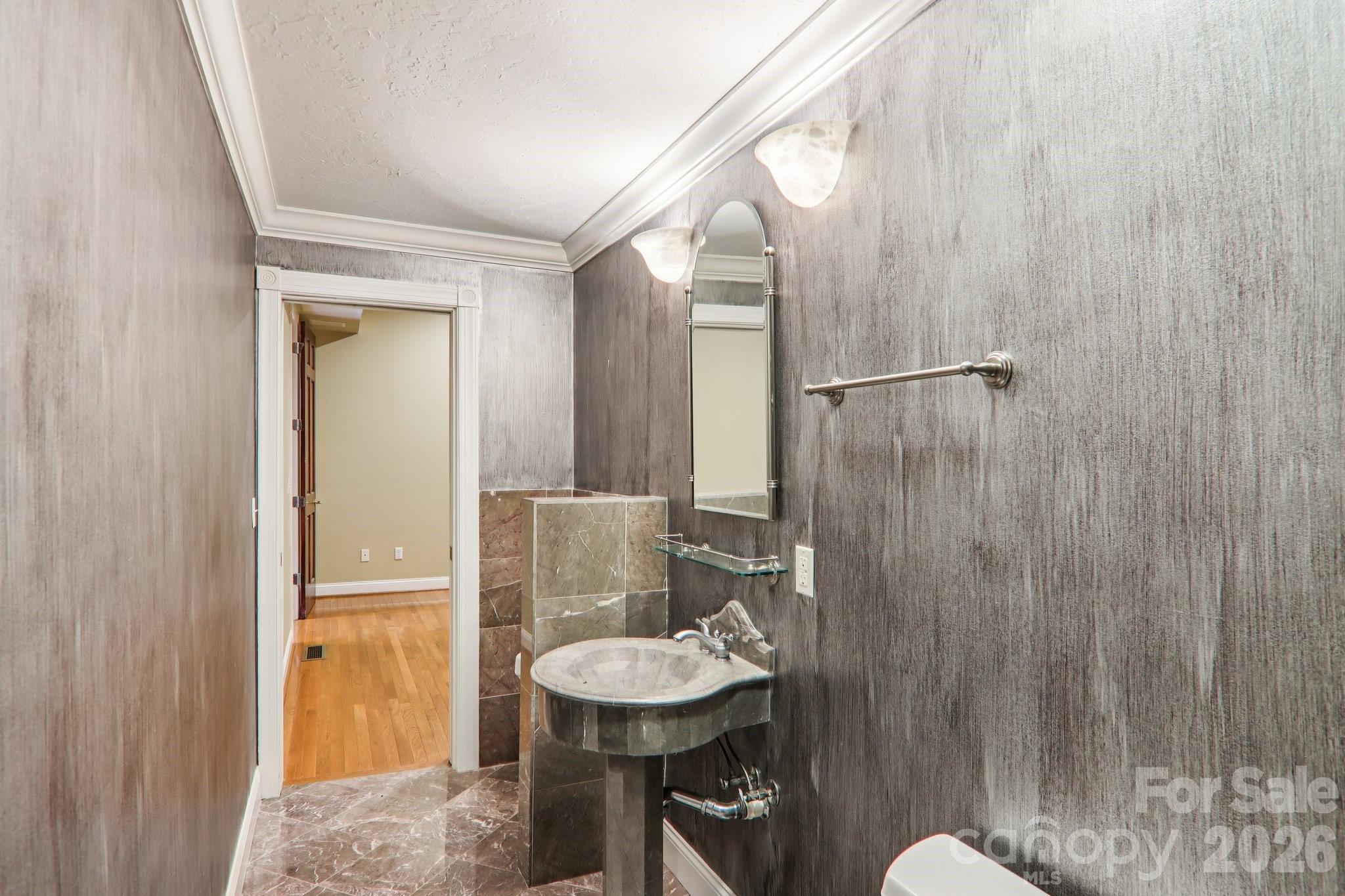 596 W Club Boulevard Property Photo 34