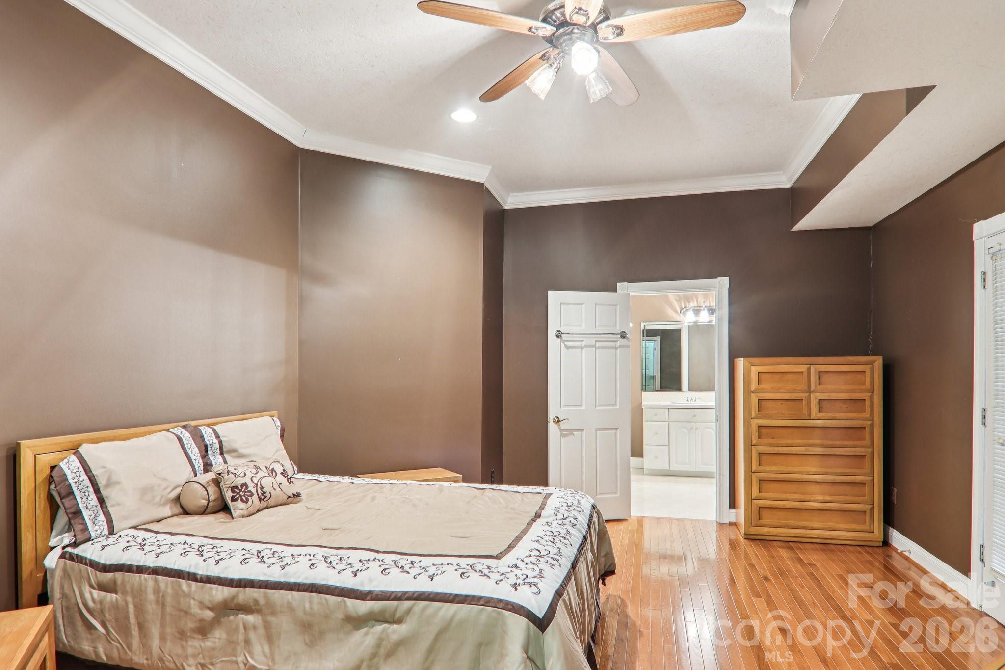 596 W Club Boulevard Property Photo 35