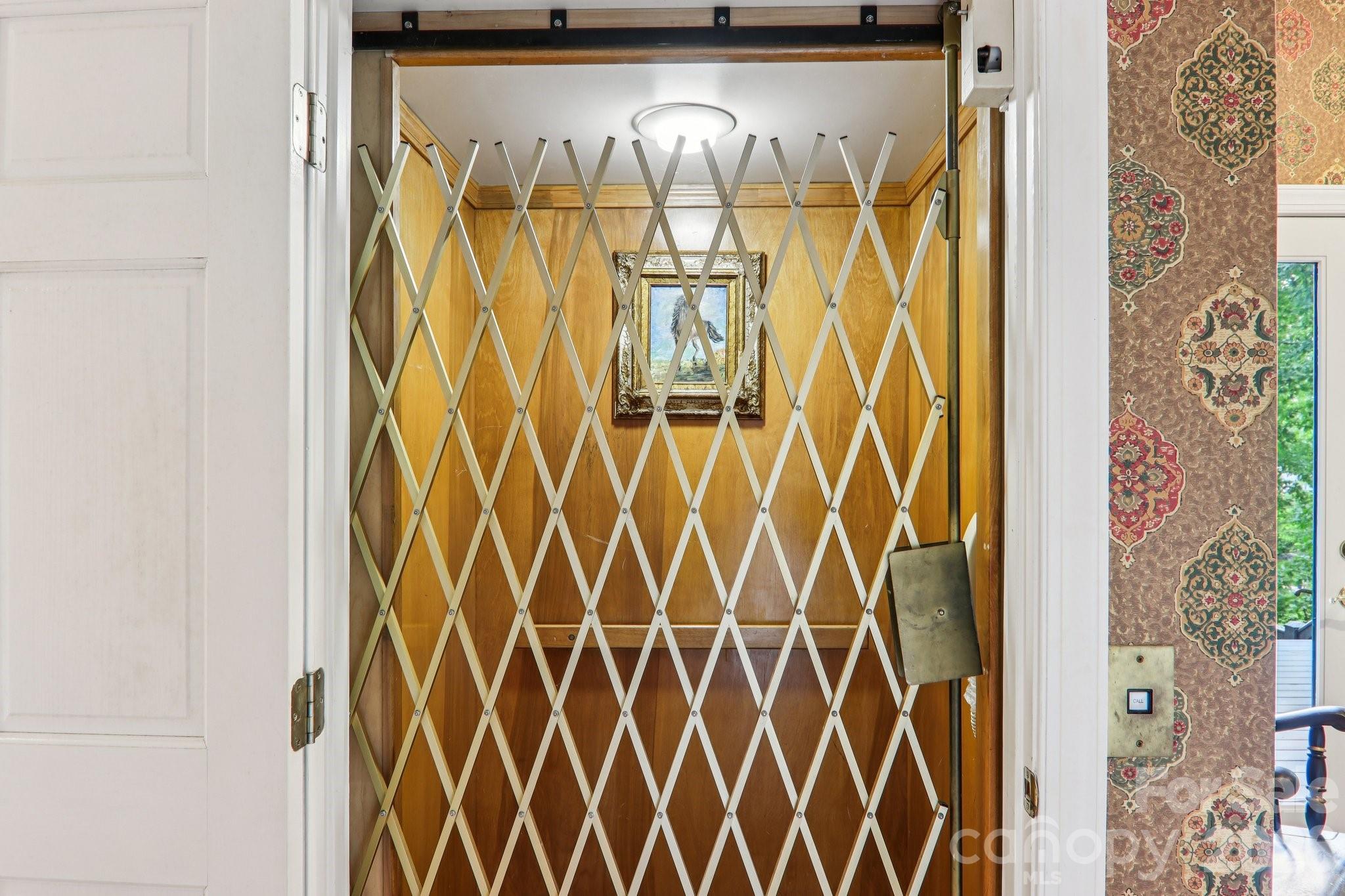 596 W Club Boulevard Property Photo 45