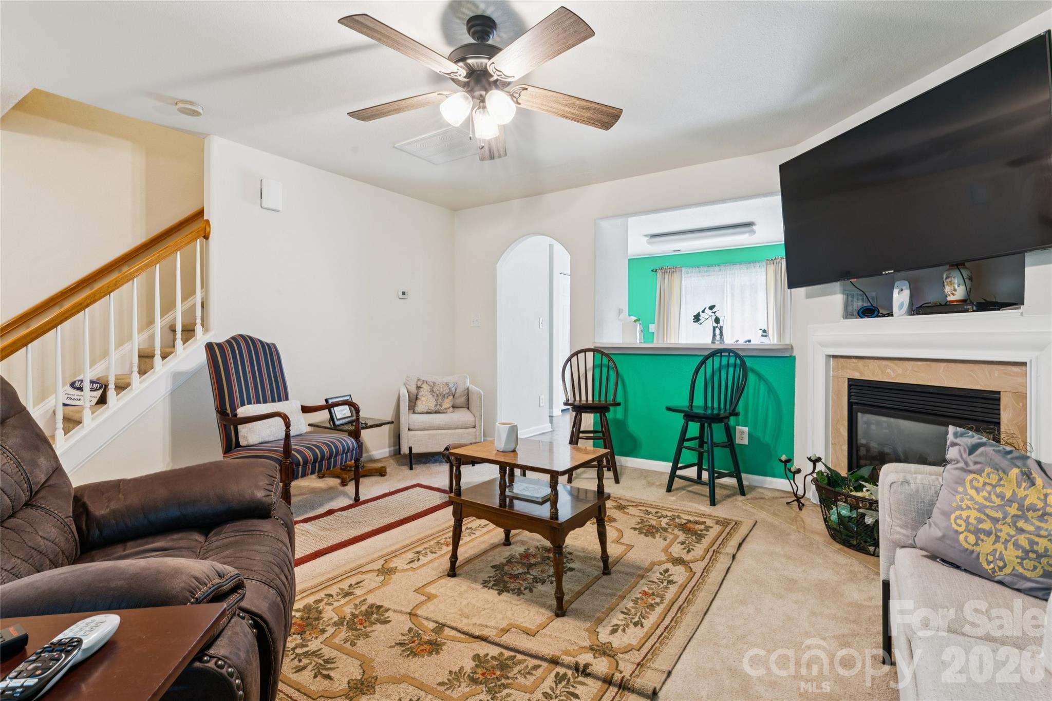 10420 Hugue Way Property Photo 5