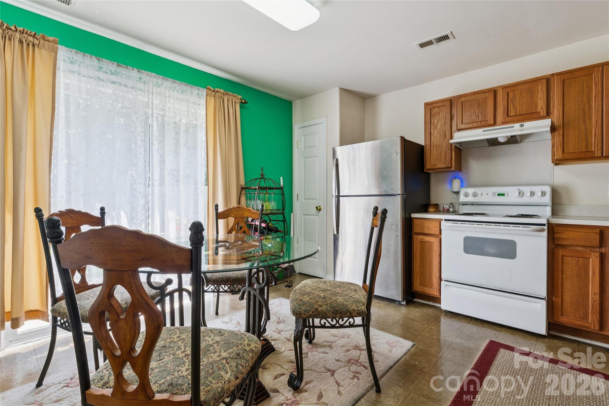 10420 Hugue Way Property Photo 7