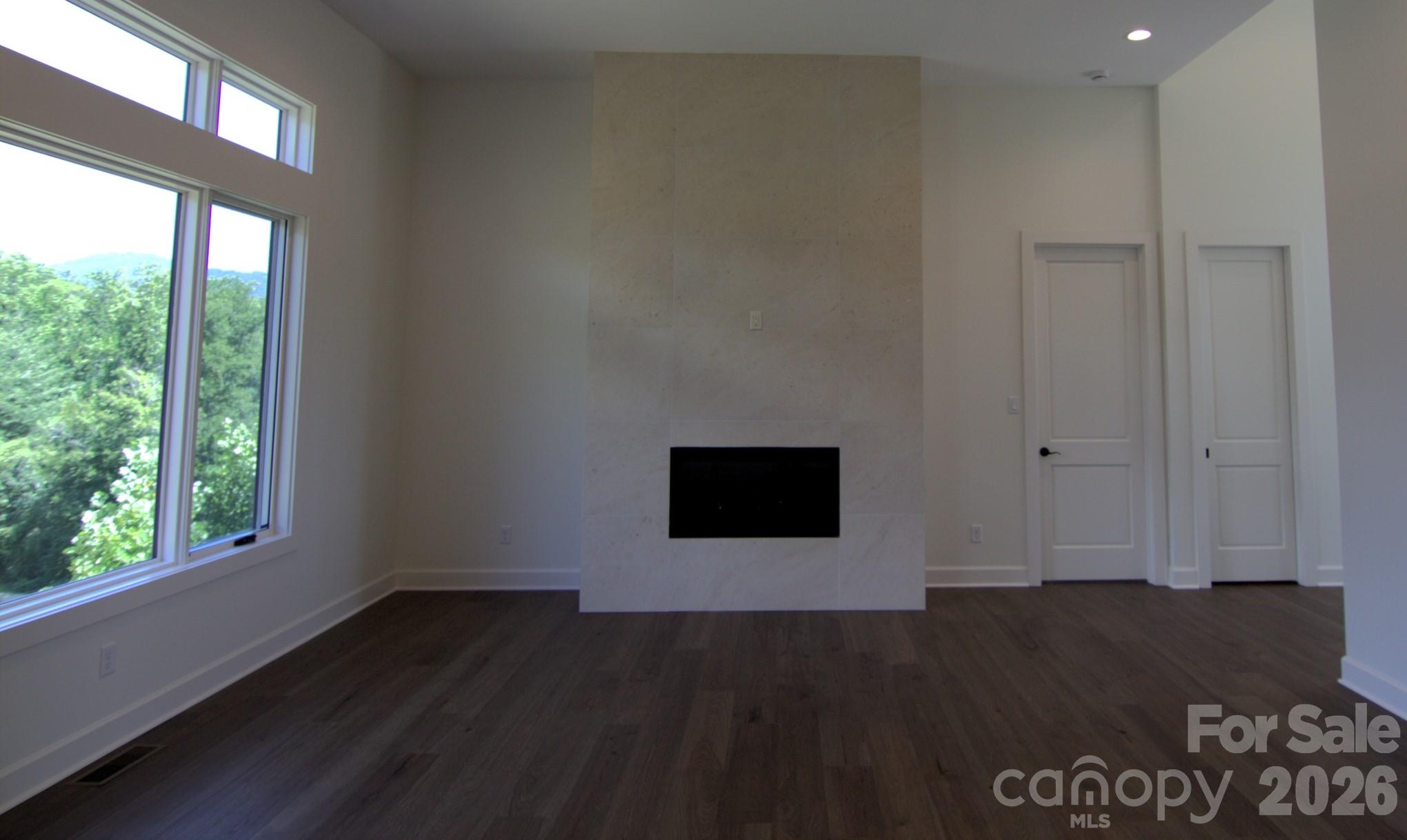 47 Versailles Lane Property Photo 7