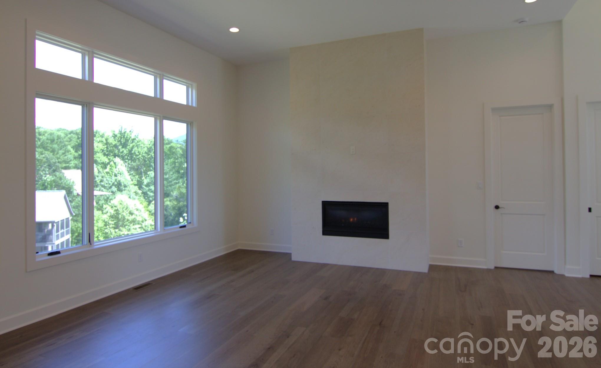 47 Versailles Lane Property Photo 8