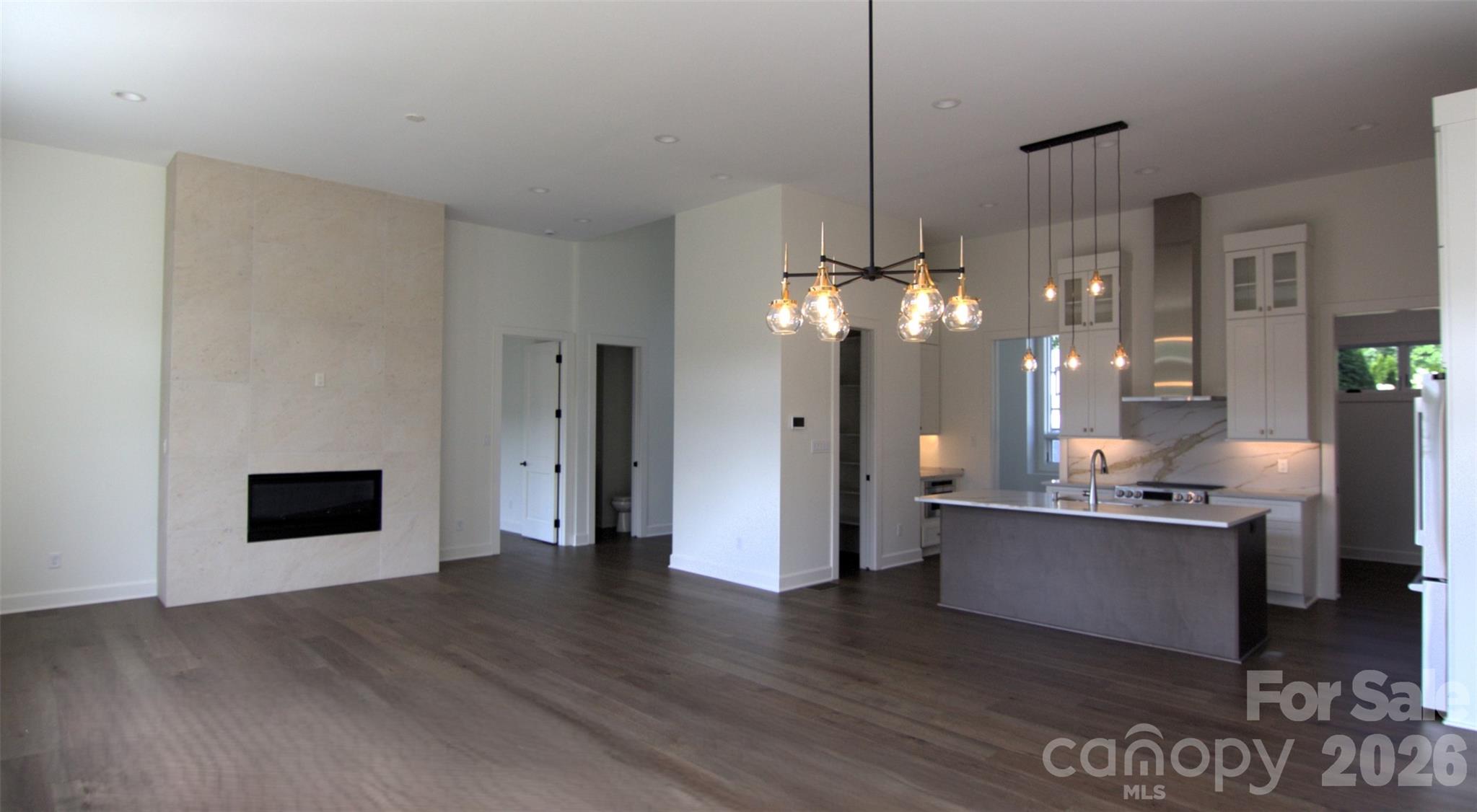 47 Versailles Lane Property Photo 10