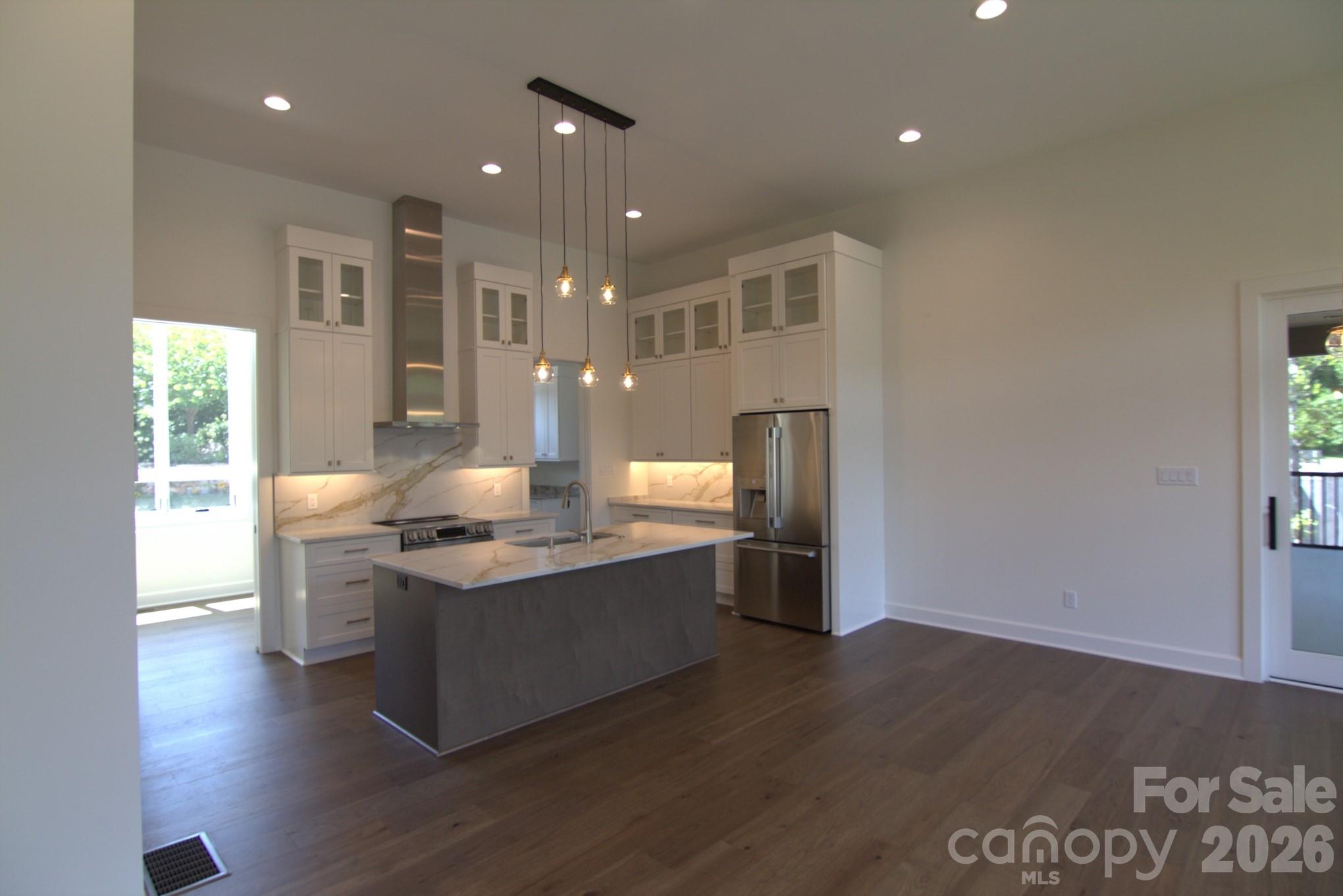 47 Versailles Lane Property Photo 11