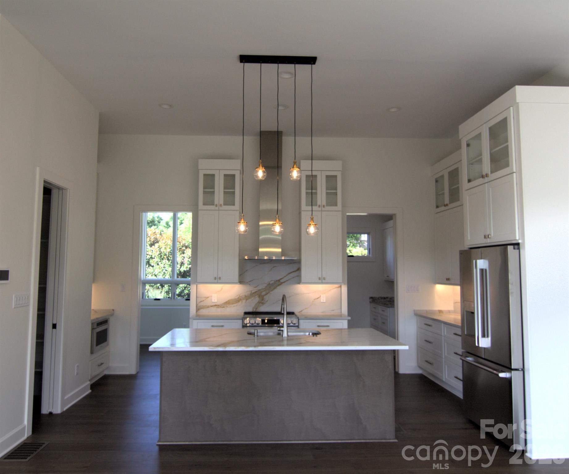 47 Versailles Lane Property Photo 12