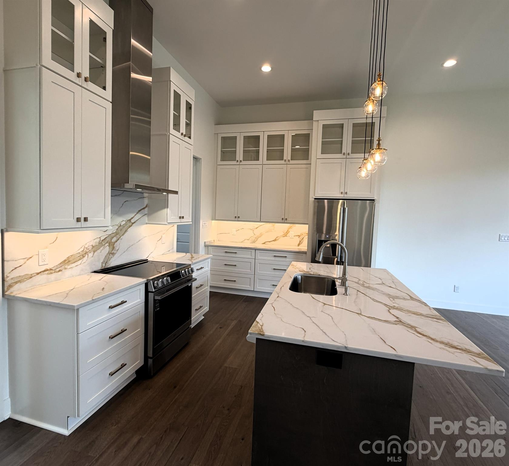 47 Versailles Lane Property Photo 14
