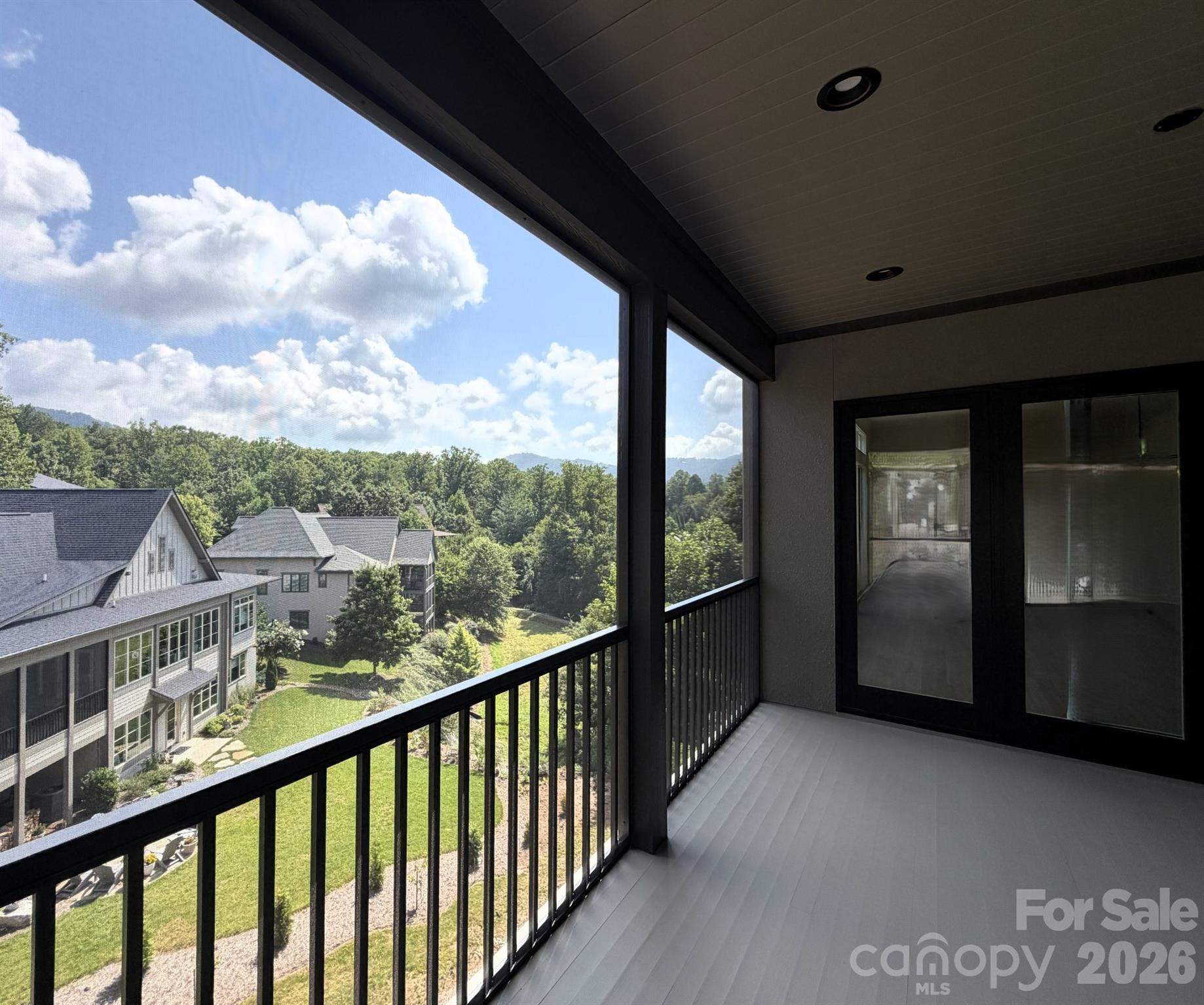 47 Versailles Lane Property Photo 18