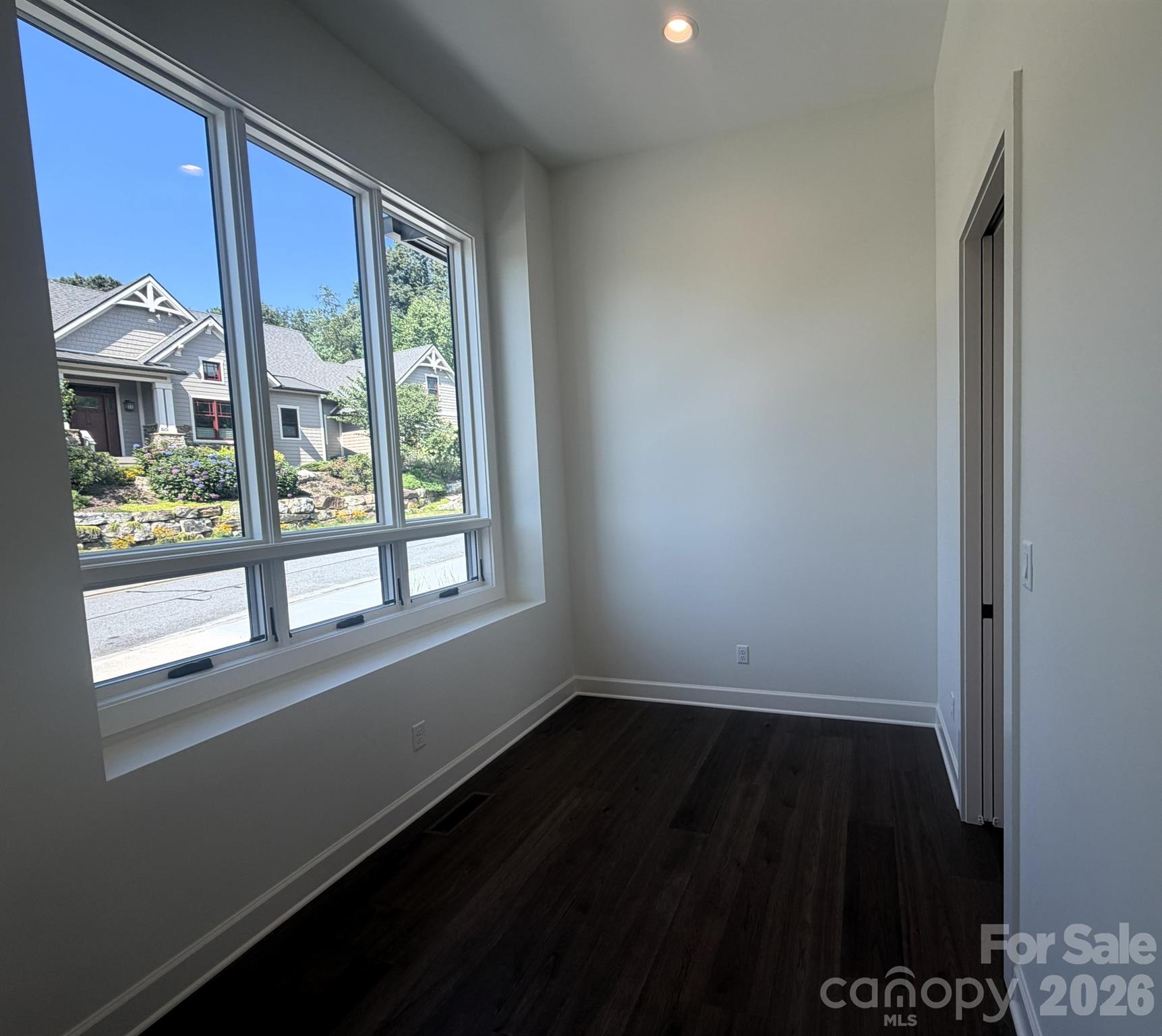 47 Versailles Lane Property Photo 20
