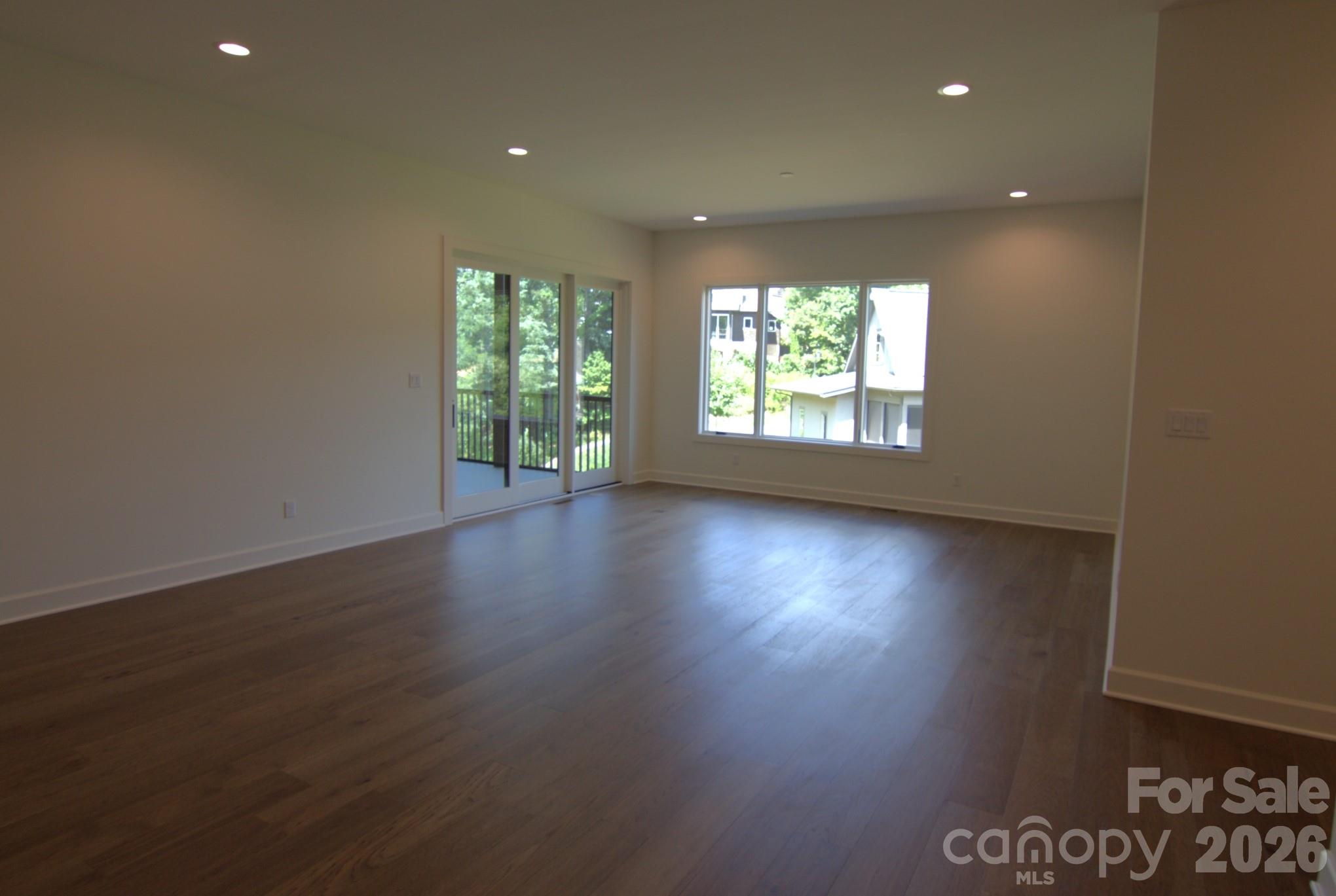 47 Versailles Lane Property Photo 26