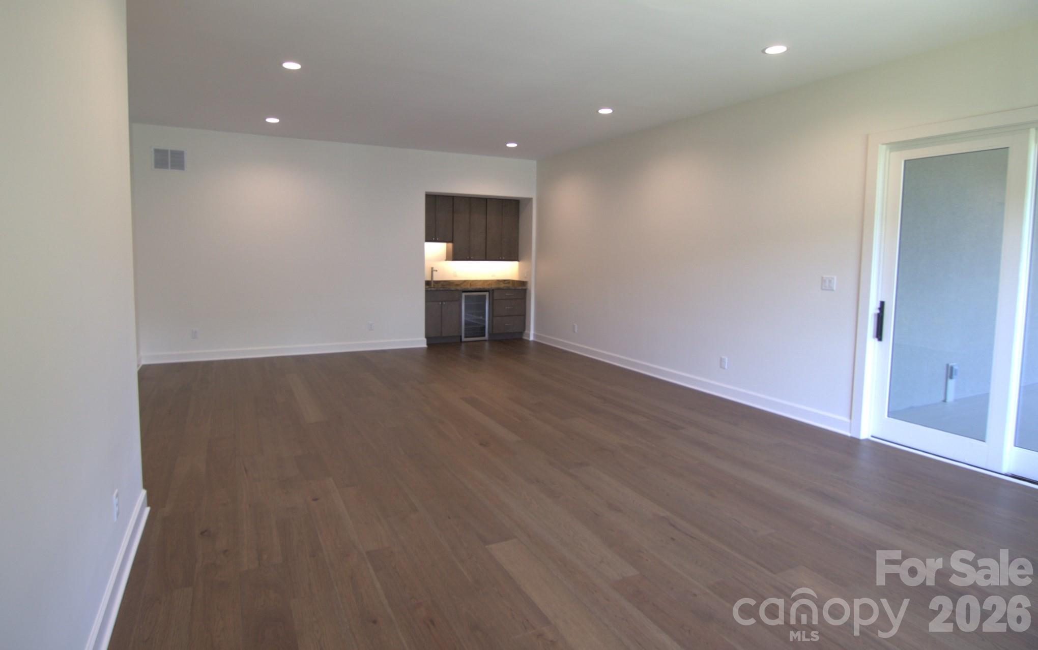 47 Versailles Lane Property Photo 27