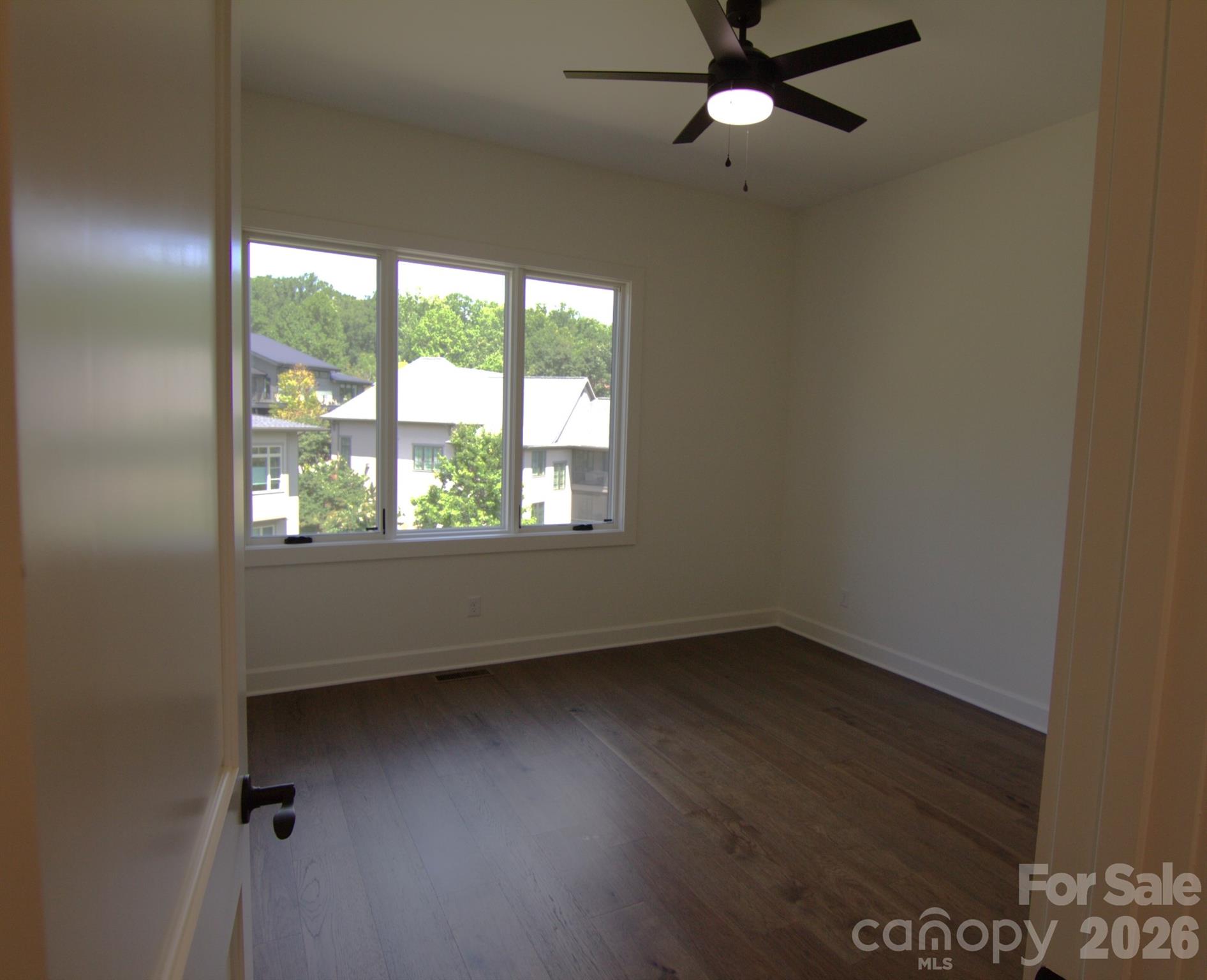47 Versailles Lane Property Photo 33